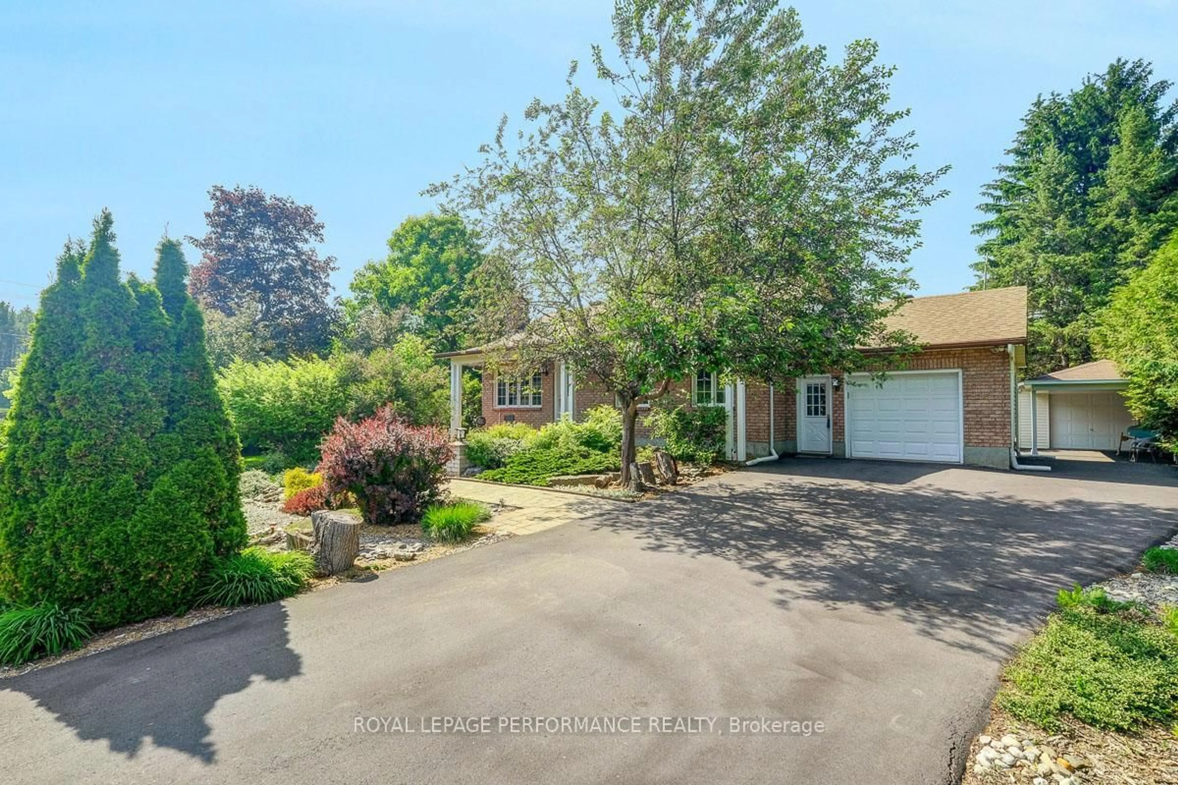 A pic from outside/outdoor area/front of a property/back of a property/a pic from drone, street for 1895 Horizon Dr, Vars Ontario K0A 3H0
