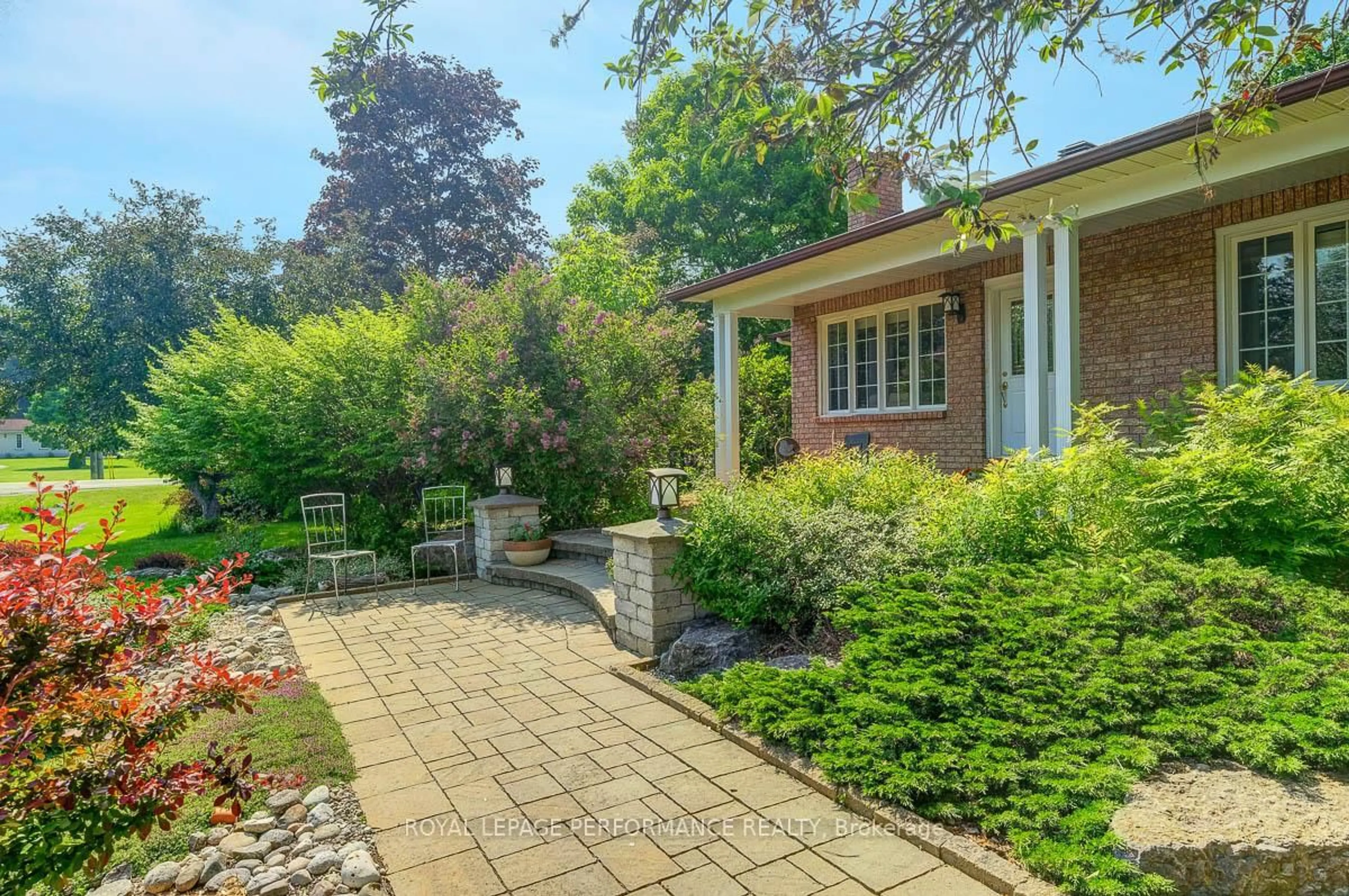 Patio, street for 1895 Horizon Dr, Vars Ontario K0A 3H0