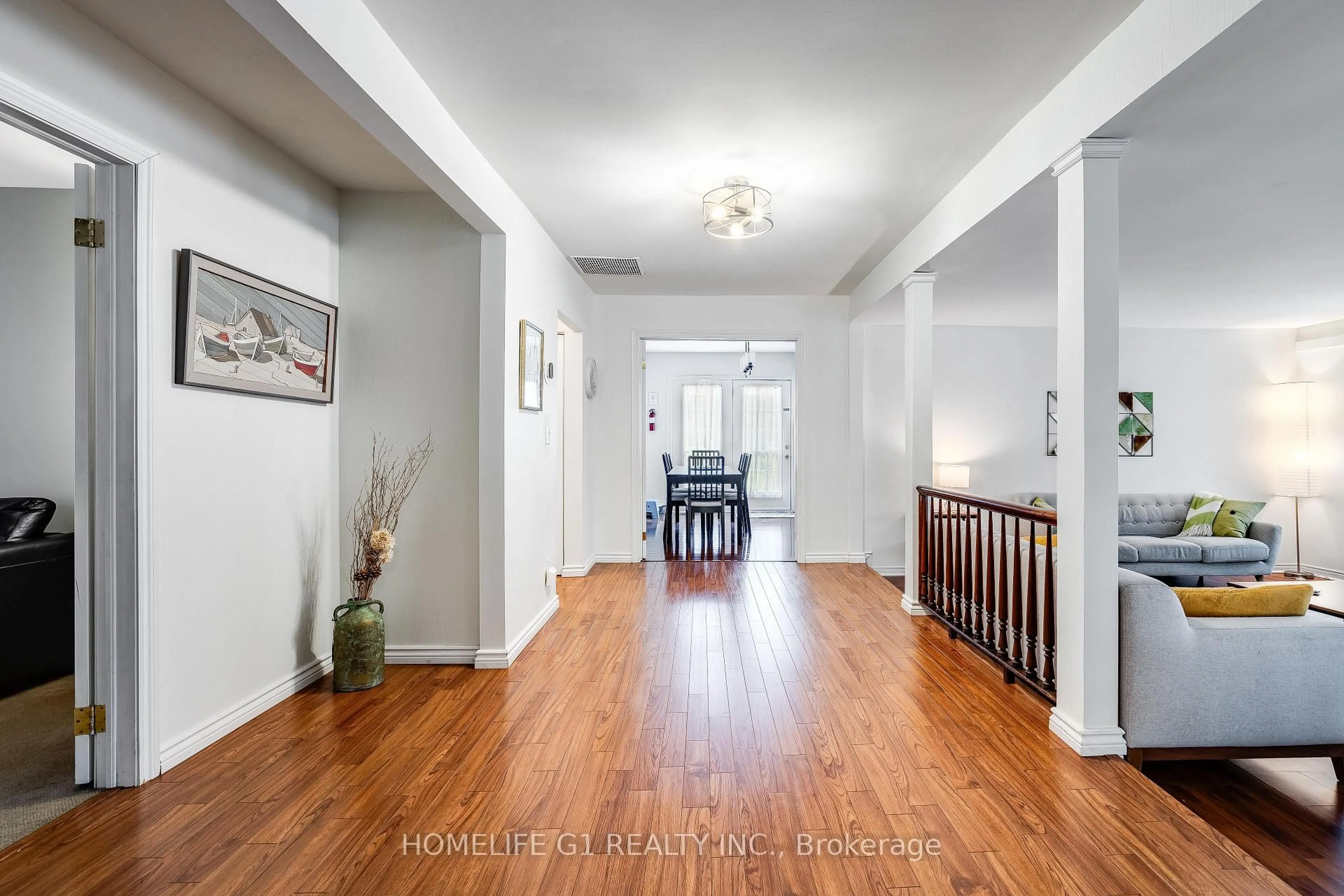 Indoor entryway for 1324 Orchard Blvd, Kingsville Ontario N9T 2R7