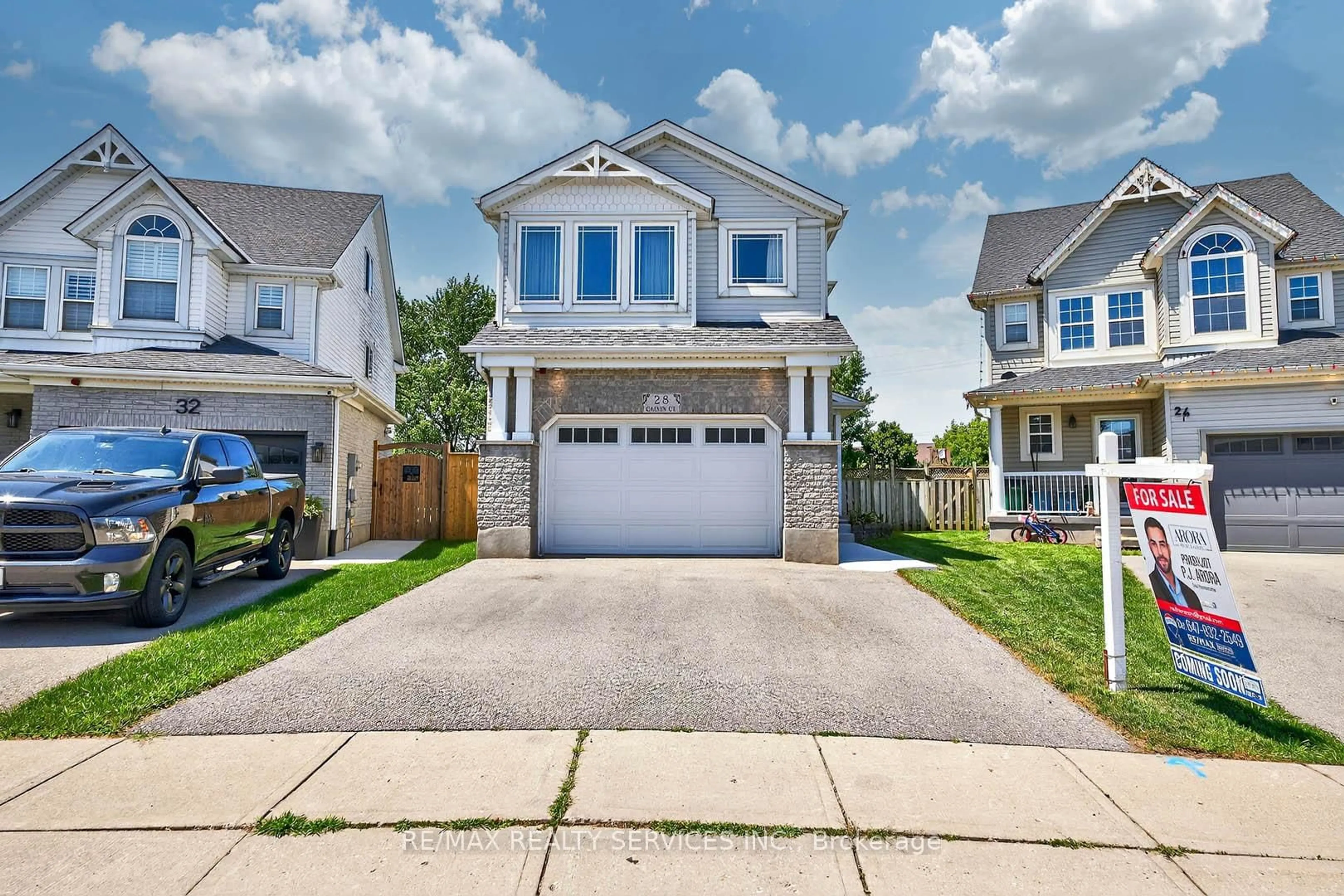 Home with vinyl exterior material, street for 28 Calvin Crt, Cambridge Ontario N3C 4J5