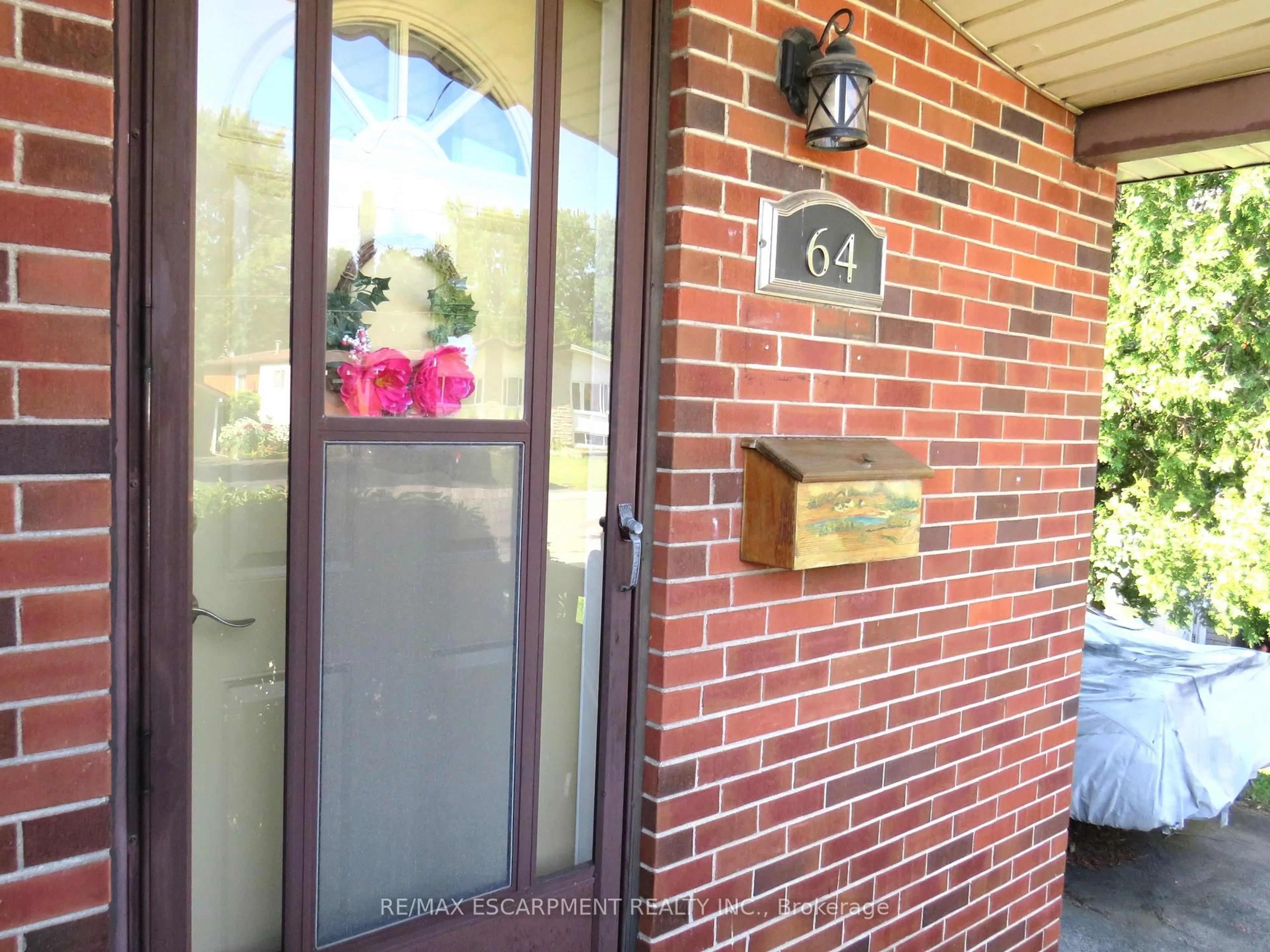 Indoor entryway for 64 Luscombe St, Hamilton Ontario L9A 2J8