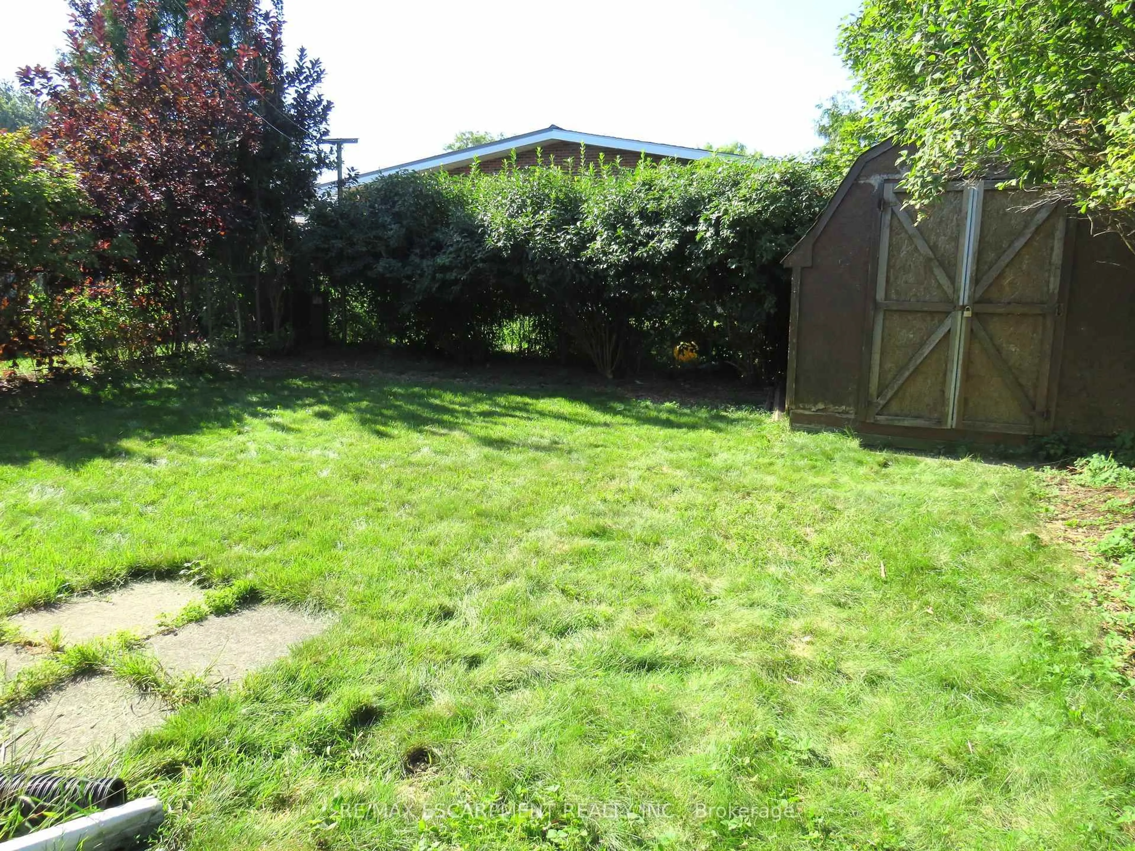 A pic from outside/outdoor area/front of a property/back of a property/a pic from drone, street for 64 Luscombe St, Hamilton Ontario L9A 2J8