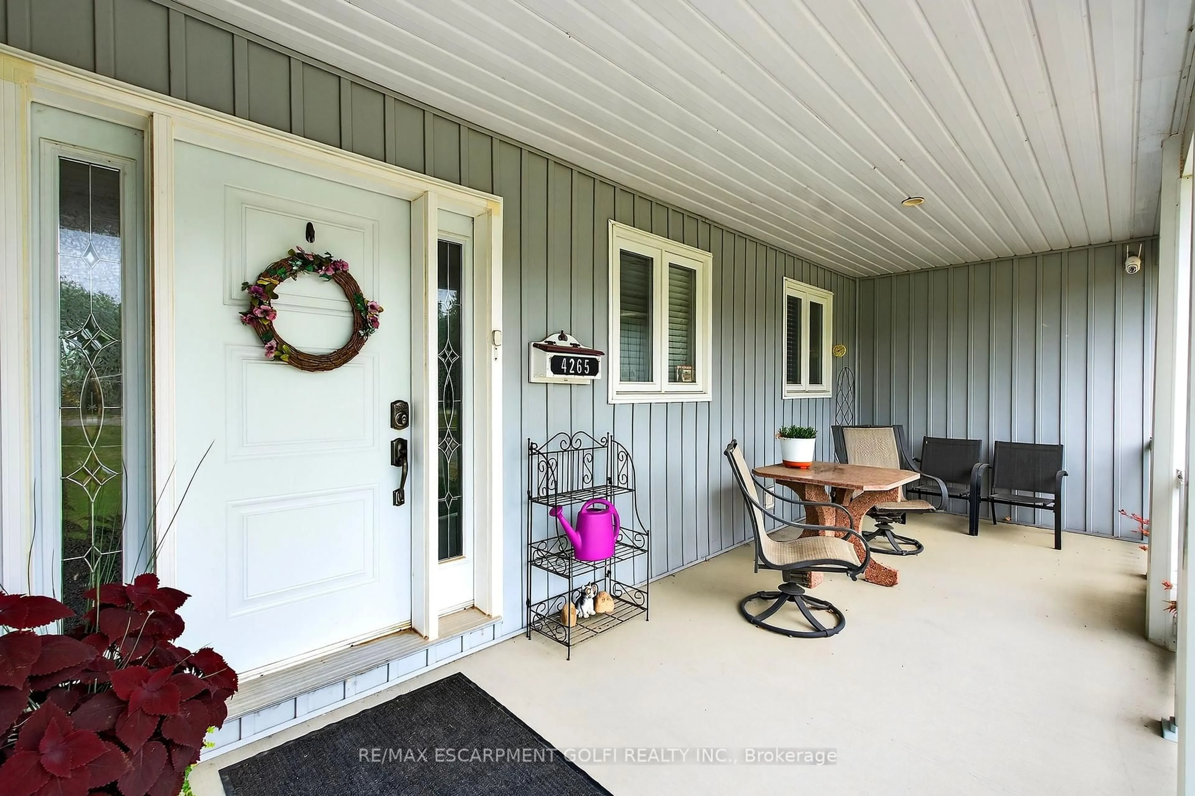 Indoor entryway for 4265 FLY Rd, Lincoln Ontario L0R 1G0