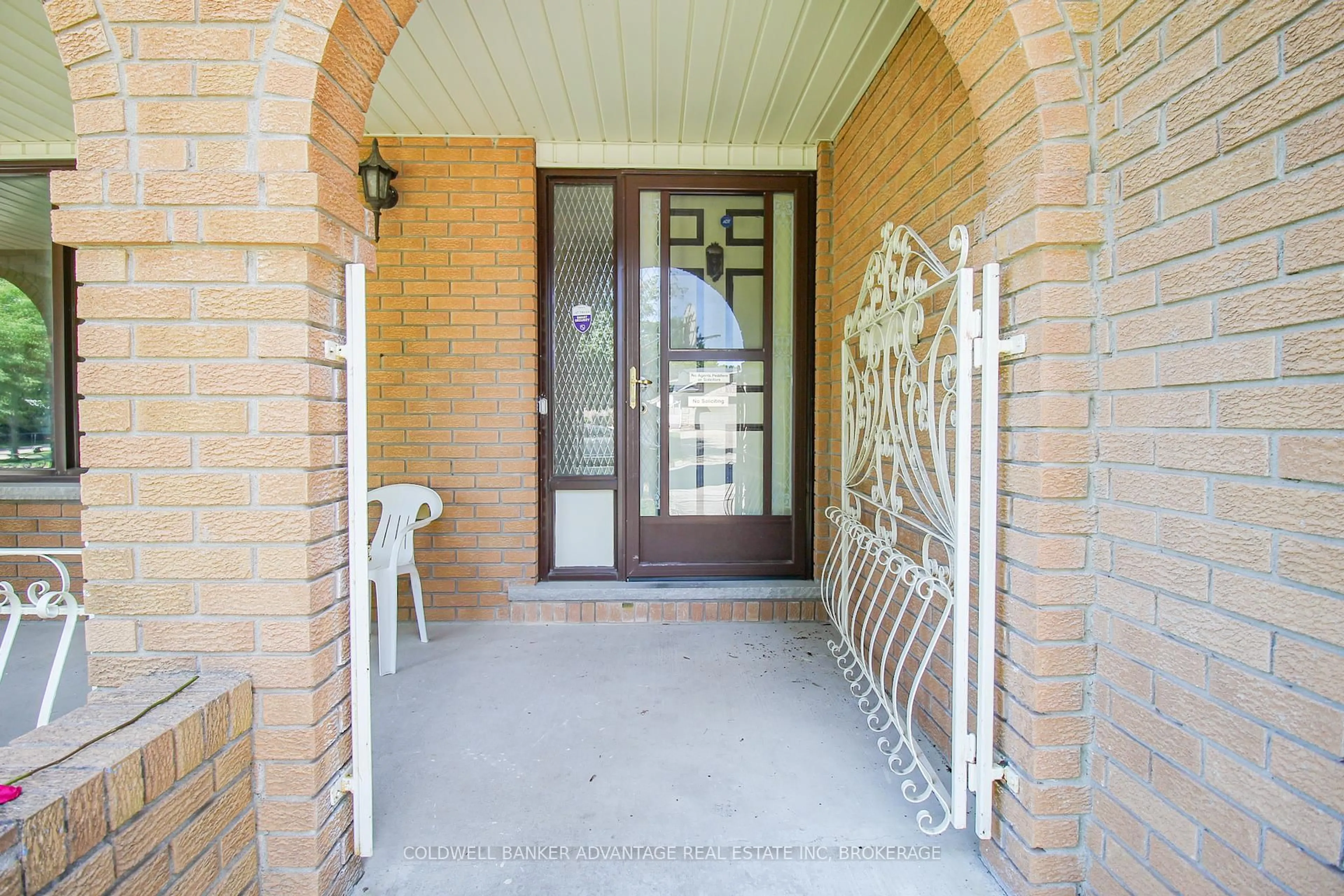 Indoor entryway for 167 Loyalist Dr, Welland Ontario L3C 6A3
