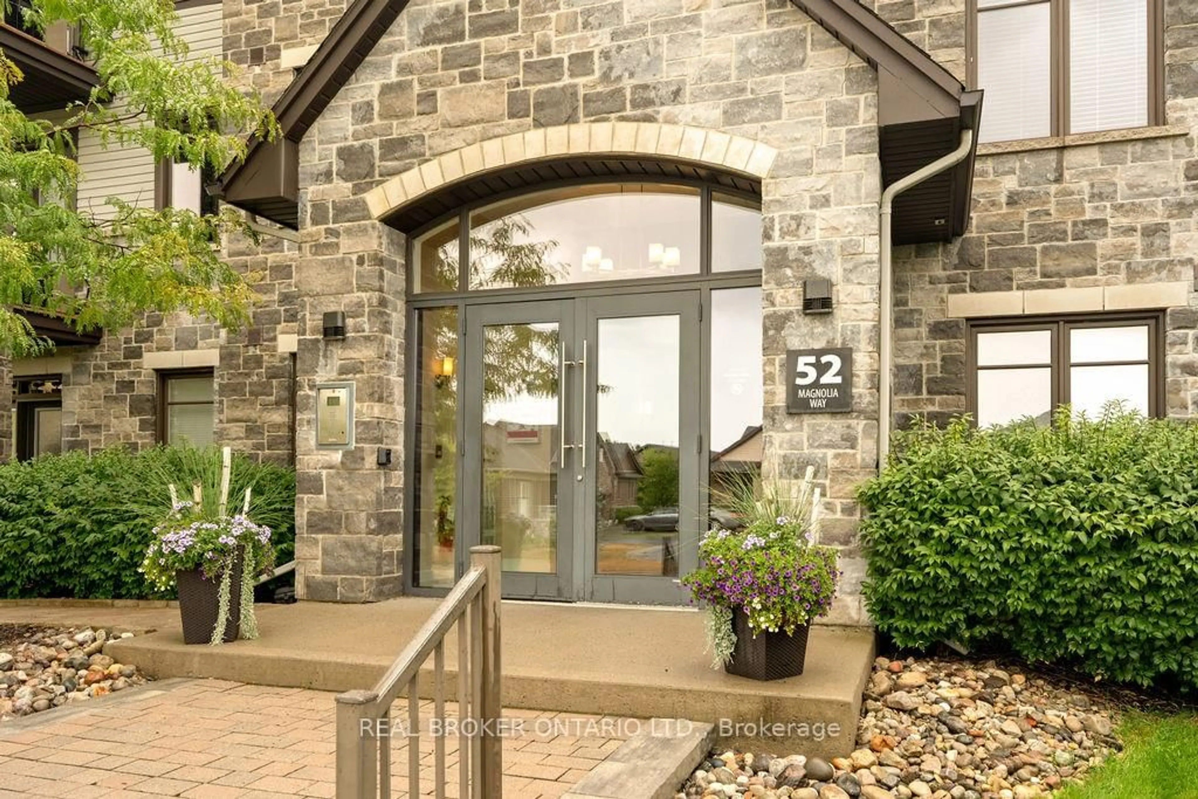 Indoor entryway for 52 Magnolia Way #102, North Grenville Ontario K0G 1J0