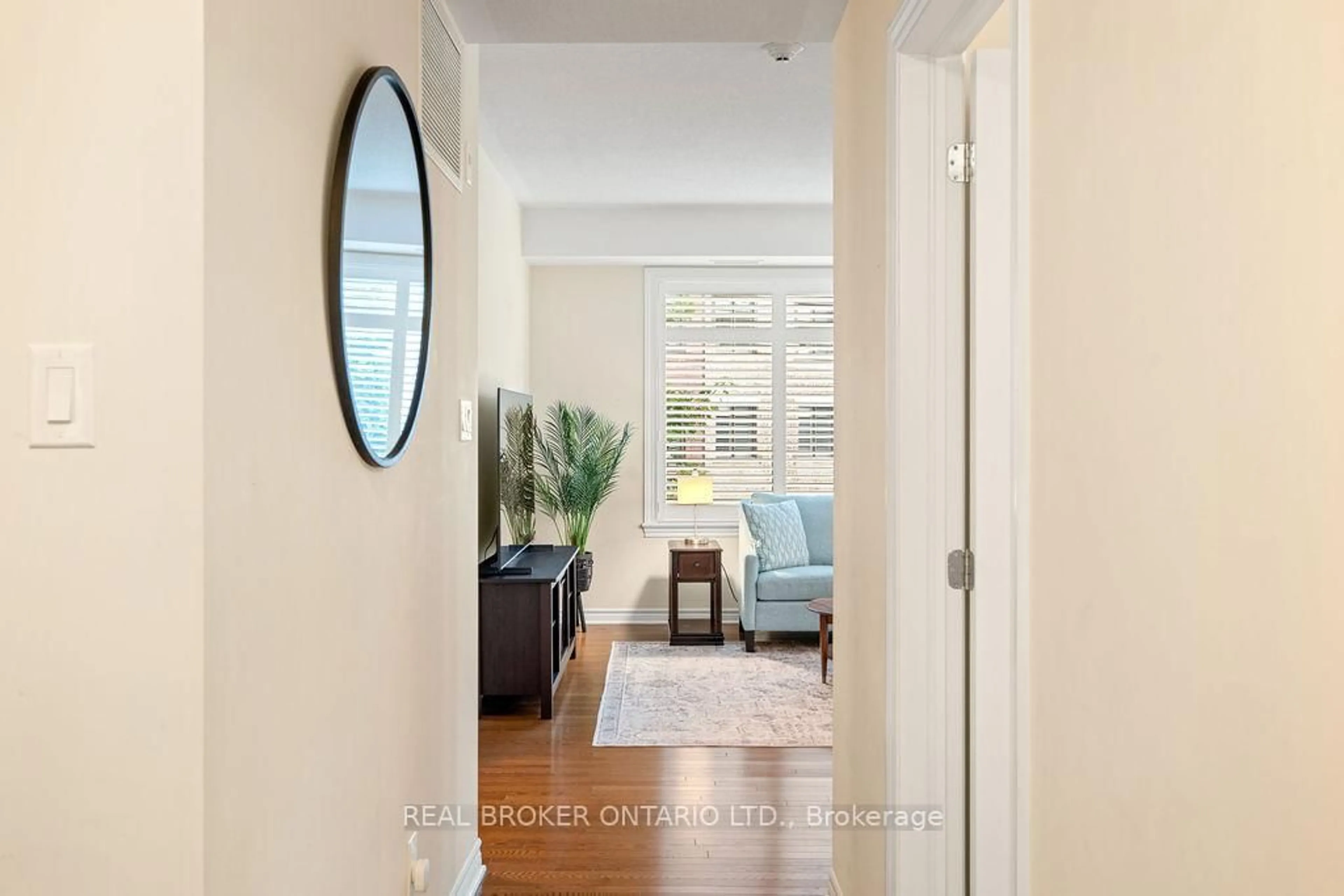 Indoor entryway for 52 Magnolia Way #102, North Grenville Ontario K0G 1J0