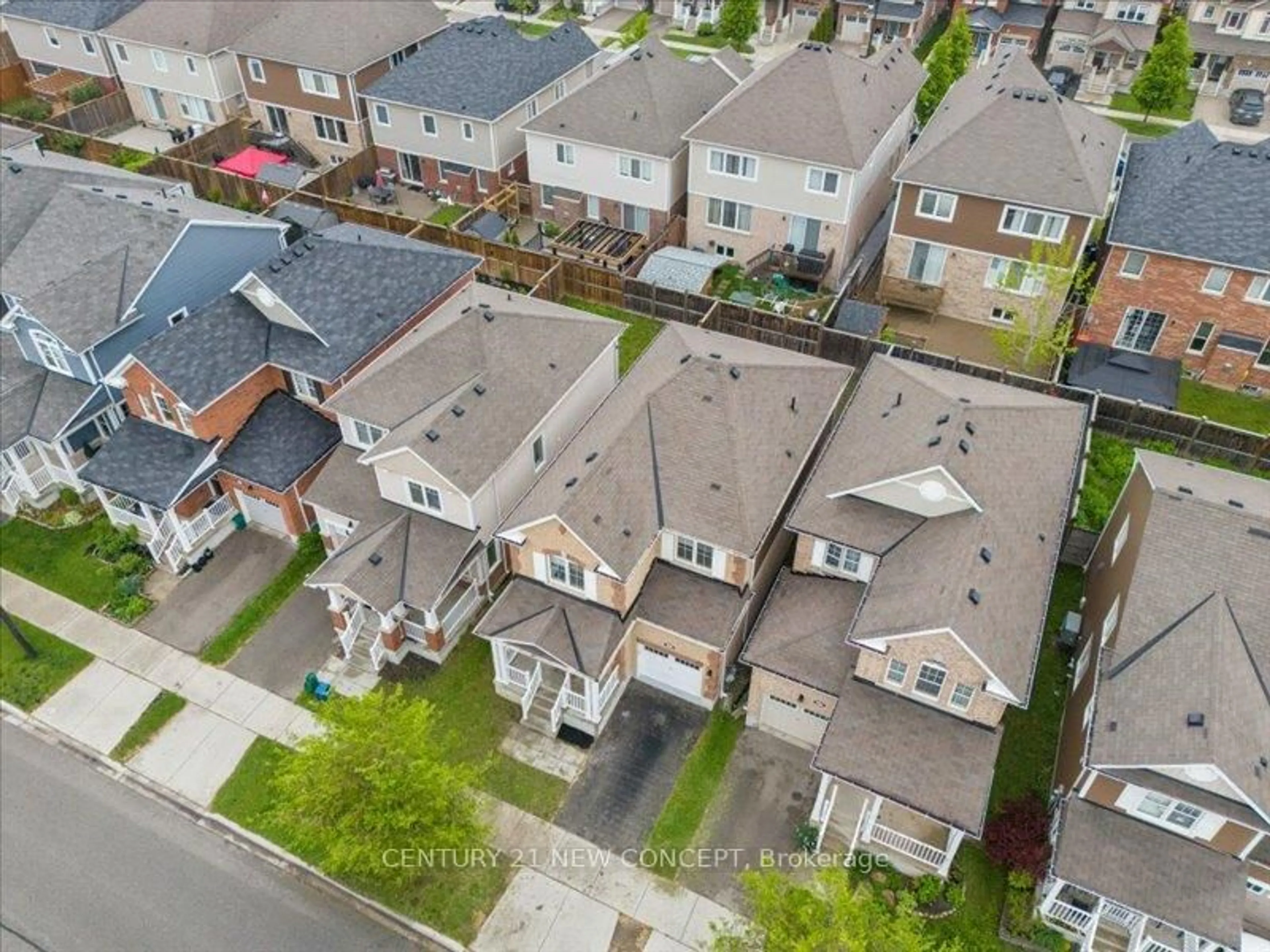 A pic from outside/outdoor area/front of a property/back of a property/a pic from drone, street for 85 Ludolph St, Kitchener Ontario N2R 0J4