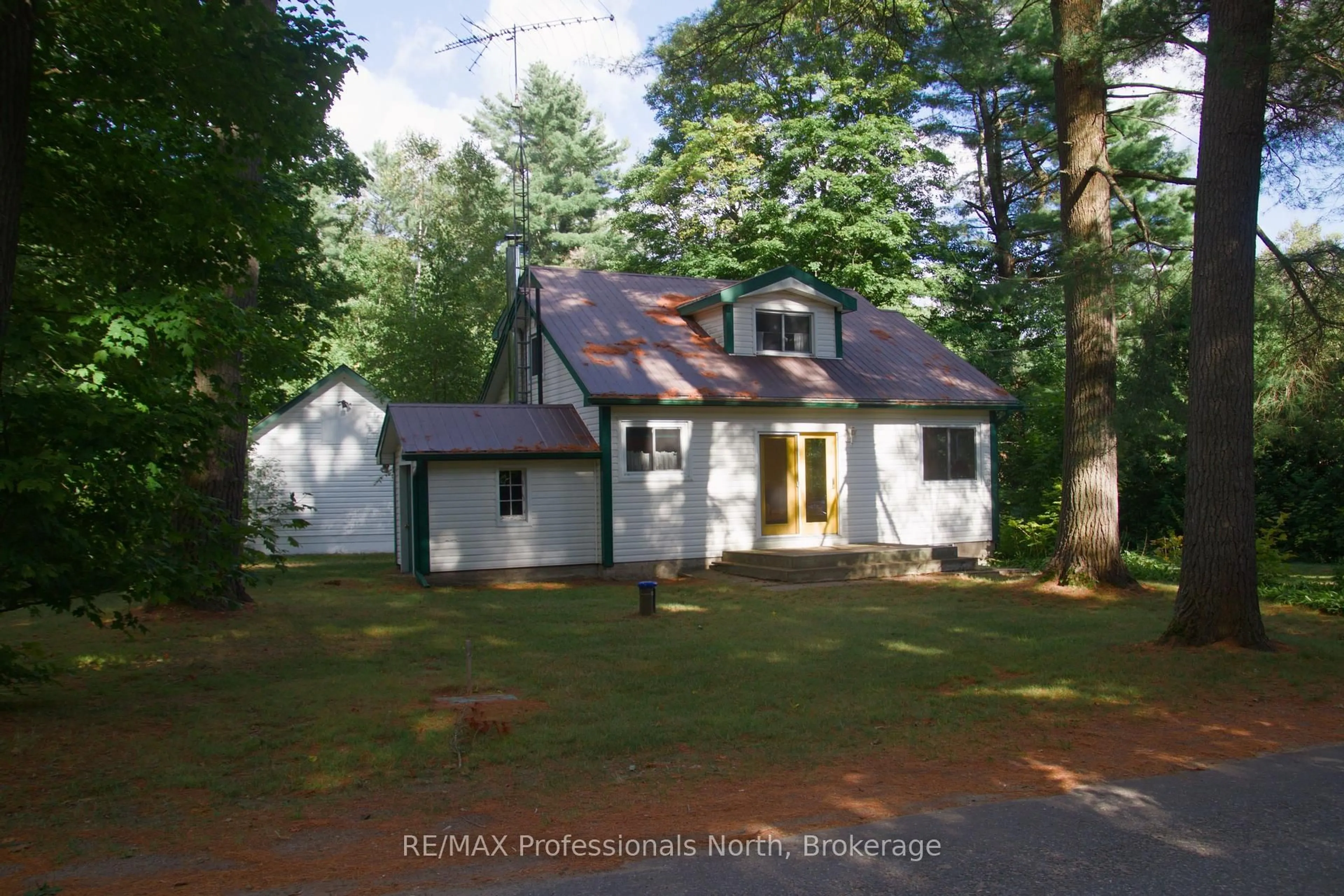 Unknown for 49 Beach Rd, Huntsville Ontario P0B 1M0