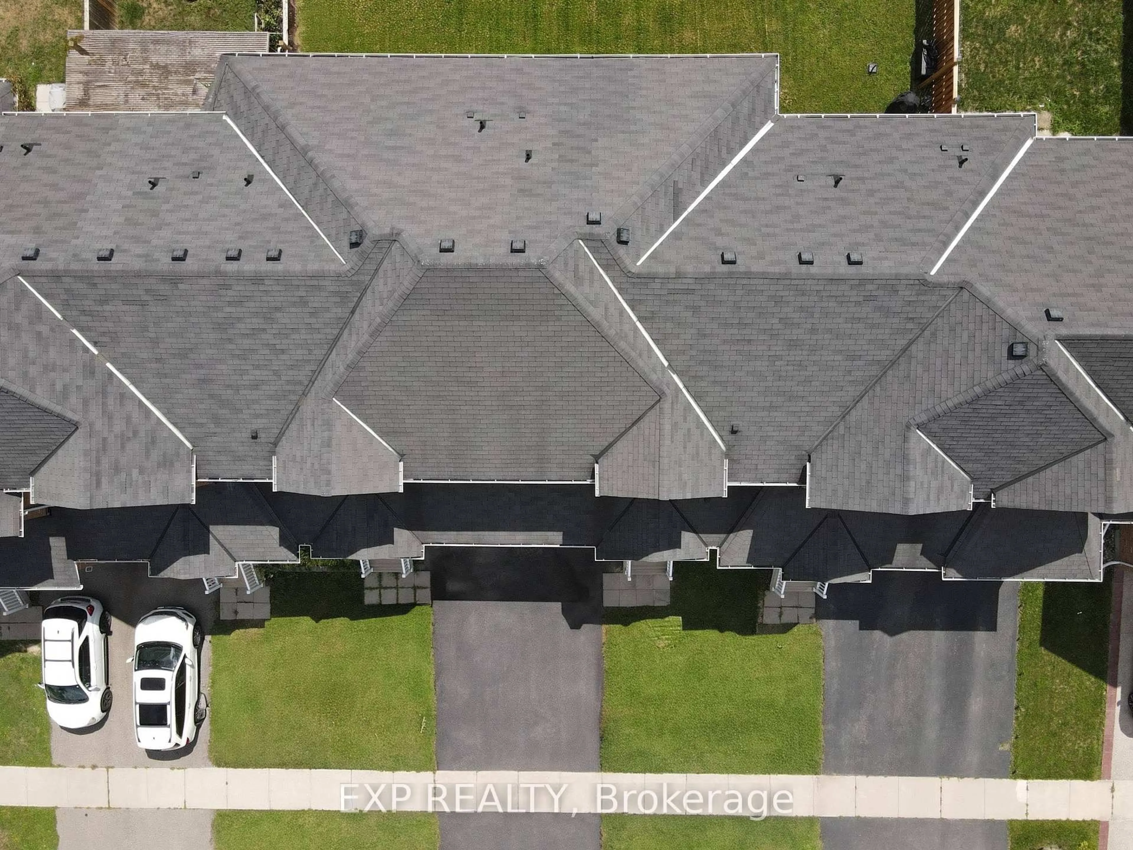 A pic from outside/outdoor area/front of a property/back of a property/a pic from drone, street for 30 Juneberry Rd, Thorold Ontario L2V 0B2