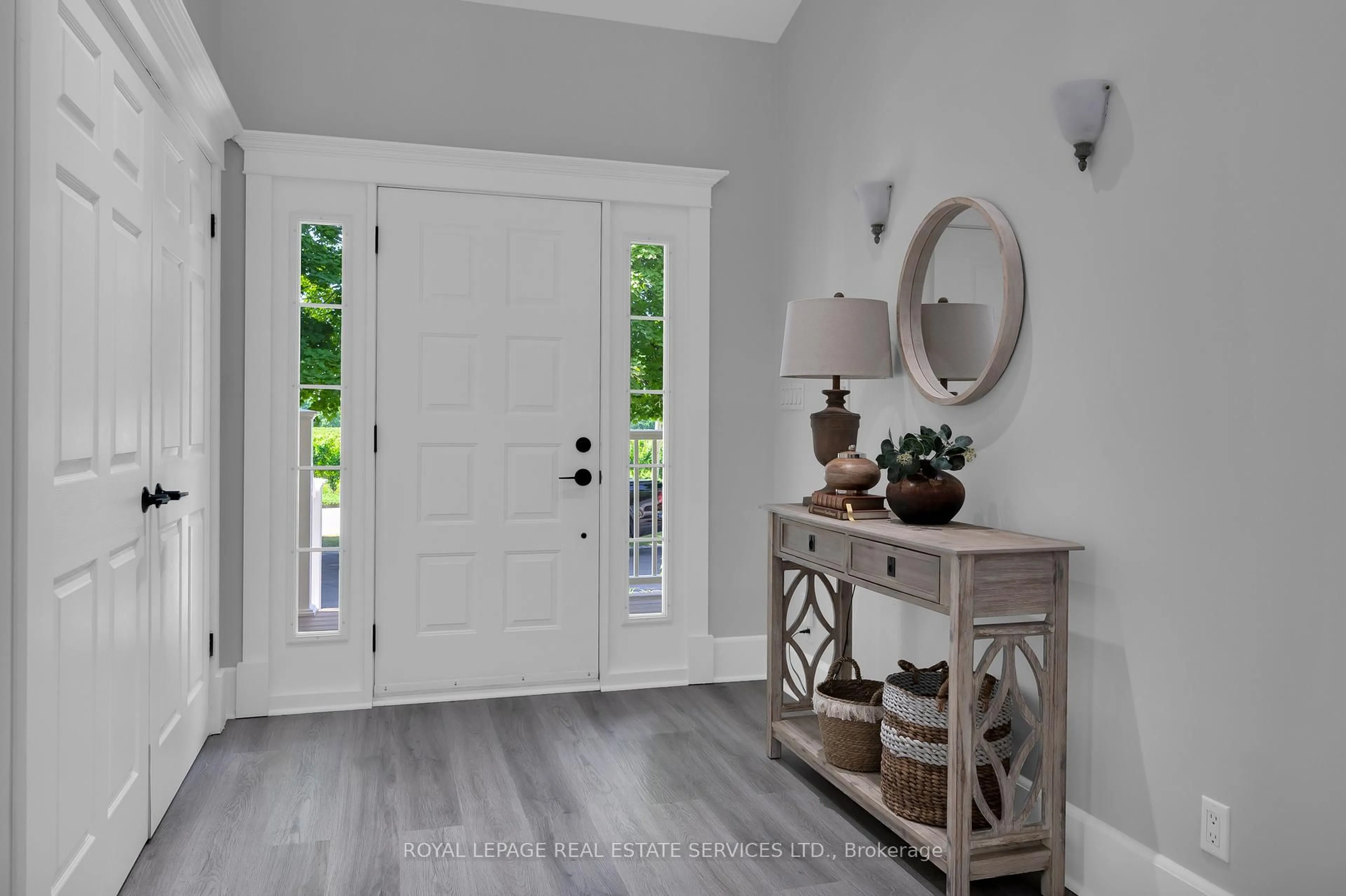 Indoor entryway for 199 Niagara St, Niagara-on-the-Lake Ontario L0S 1J0