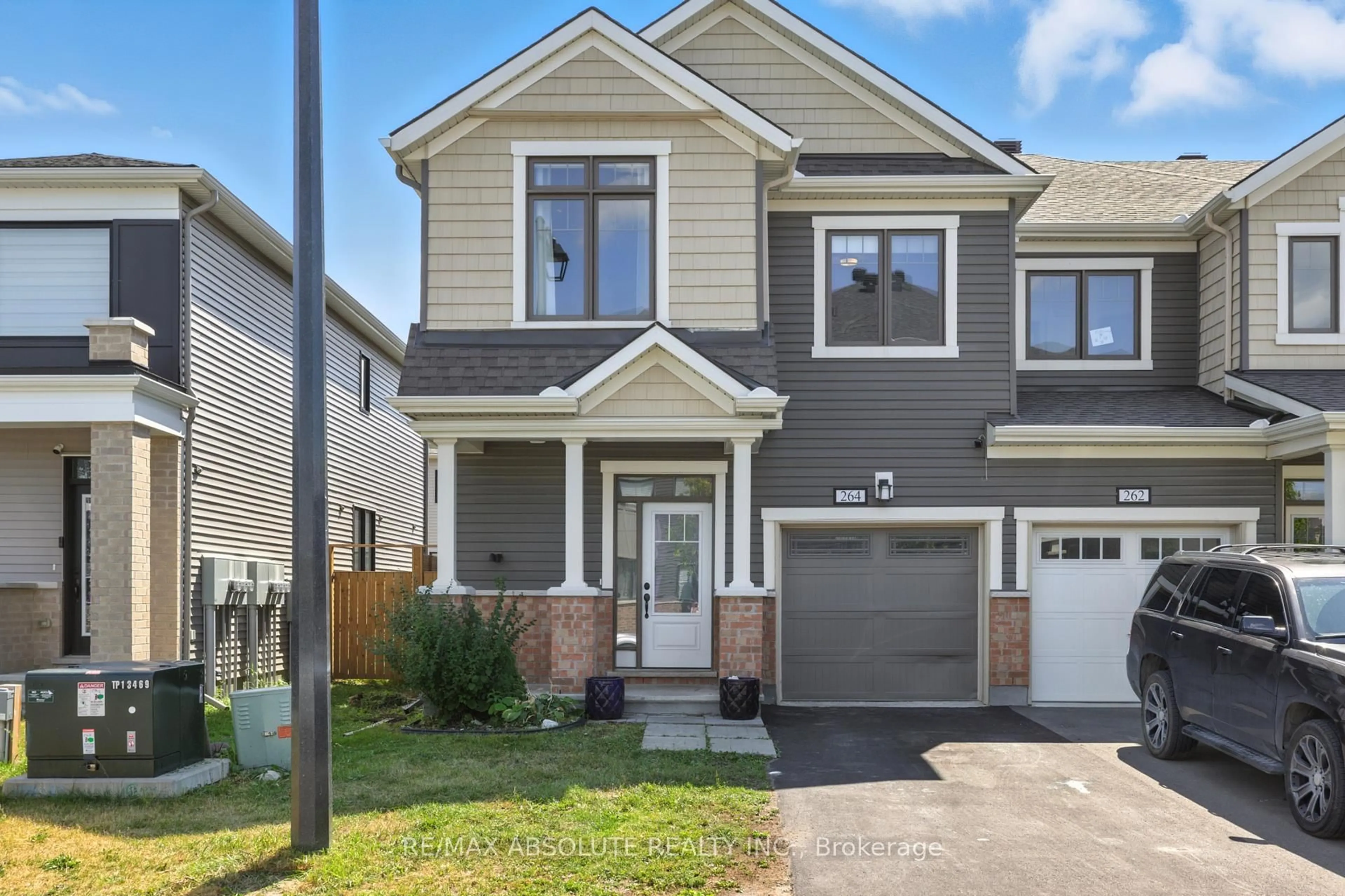 Home with vinyl exterior material, street for 264 Atima Circ, Nepean Ontario K2J 3L2