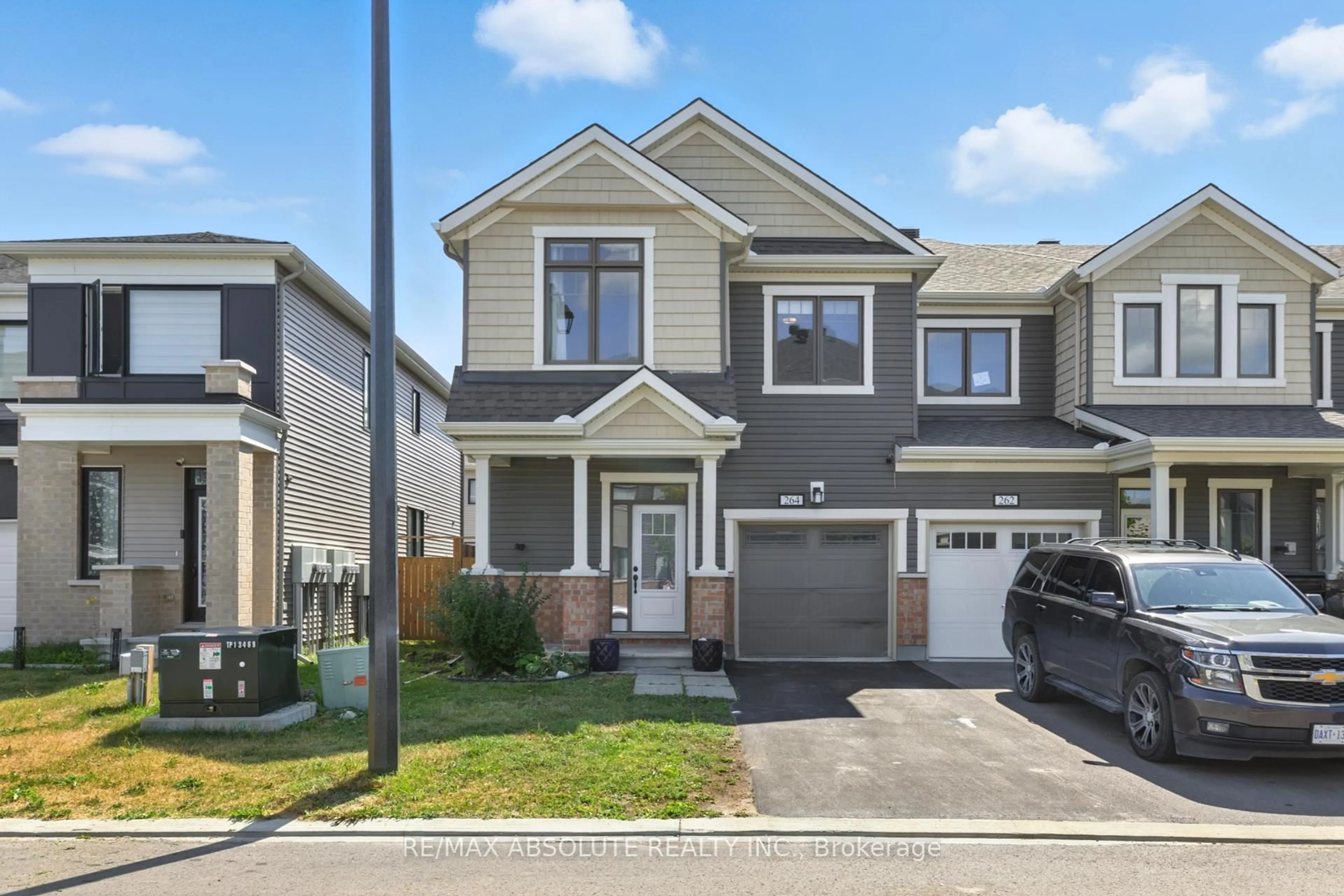 Home with vinyl exterior material, street for 264 Atima Circ, Nepean Ontario K2J 3L2