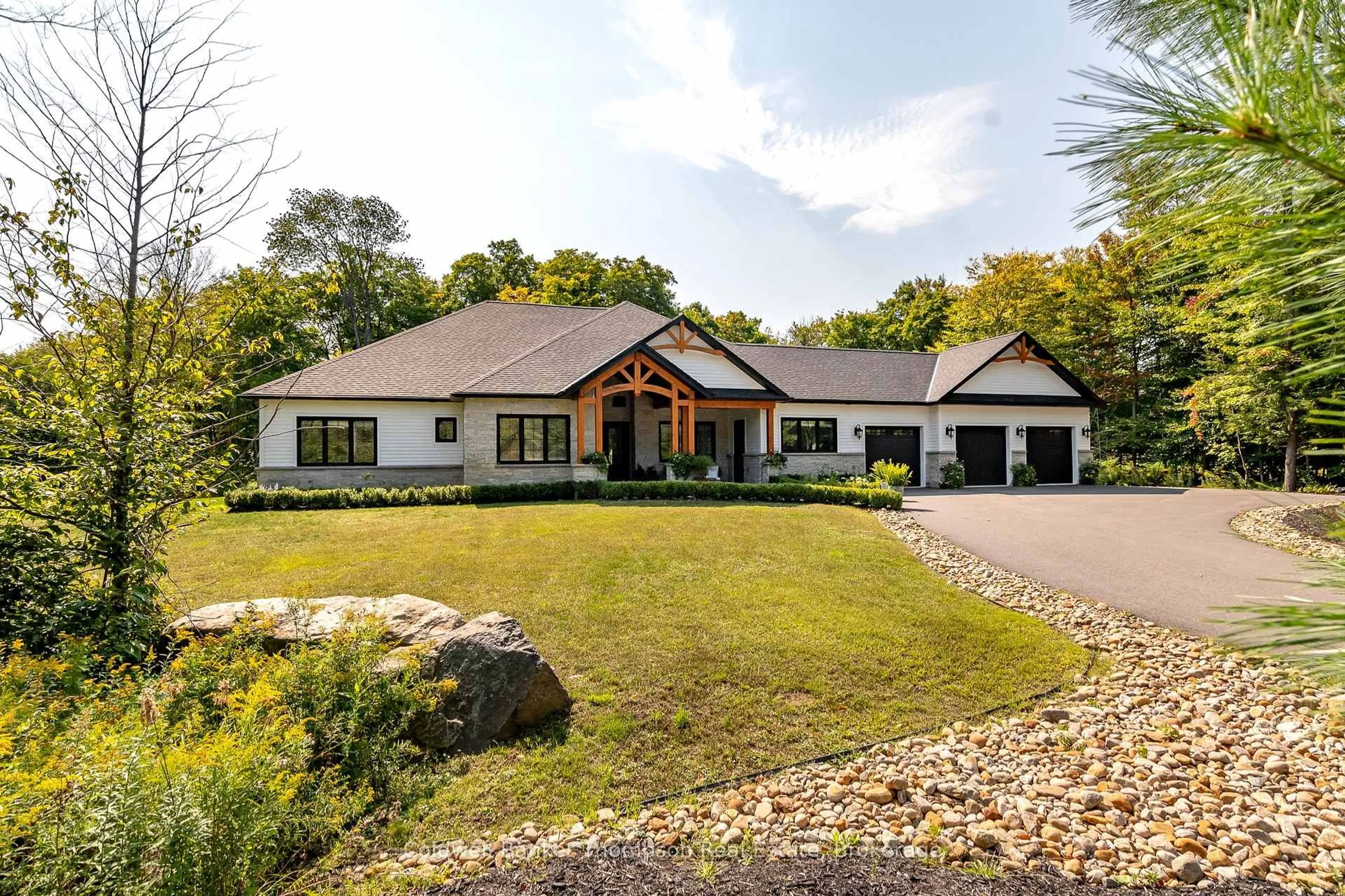 Home with brick exterior material, unknown for 6 Royal Oak Cres, Huntsville Ontario P1H 0A8