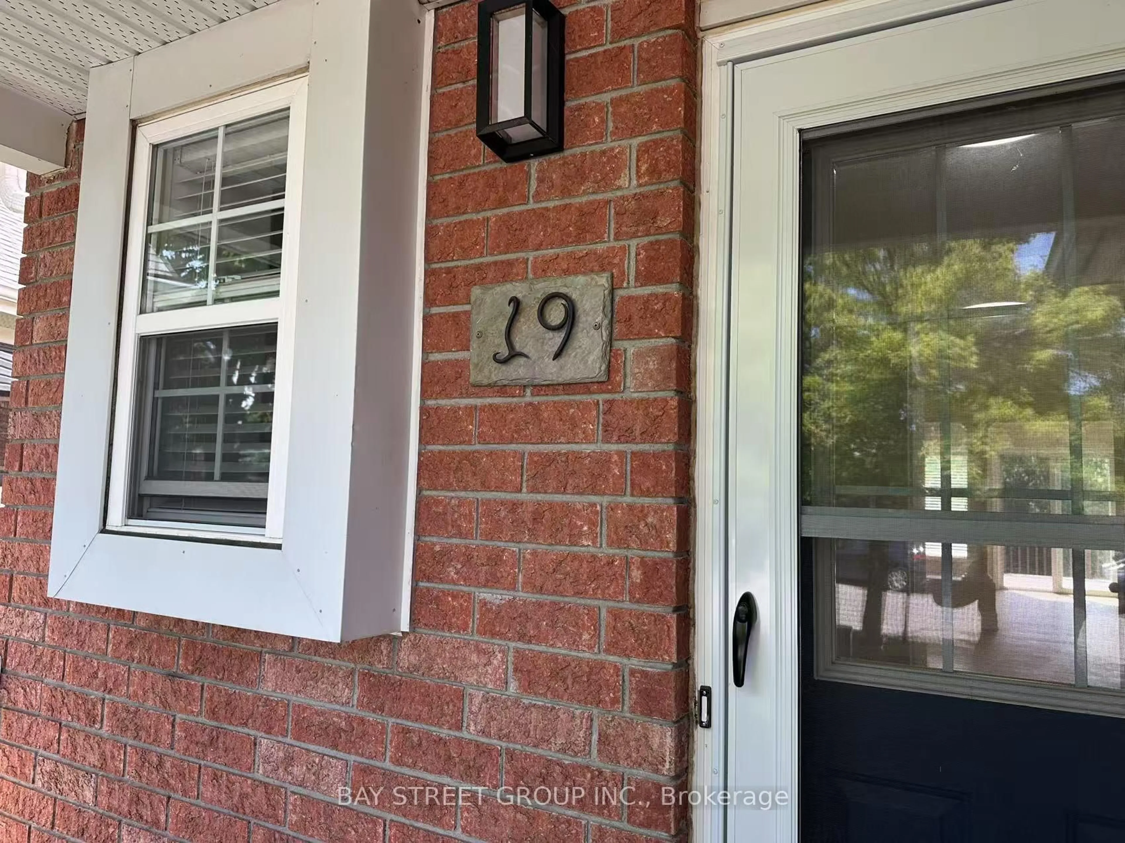 Unknown for 19 Silversmith Crt, Guelph Ontario N1G 5C1
