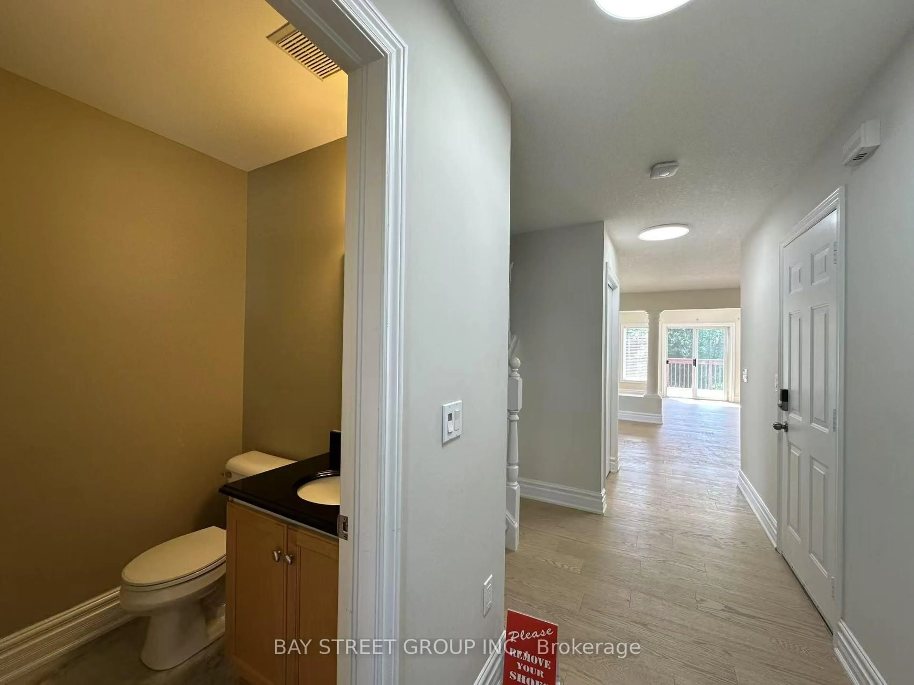 Indoor entryway for 19 Silversmith Crt, Guelph Ontario N1G 5C1