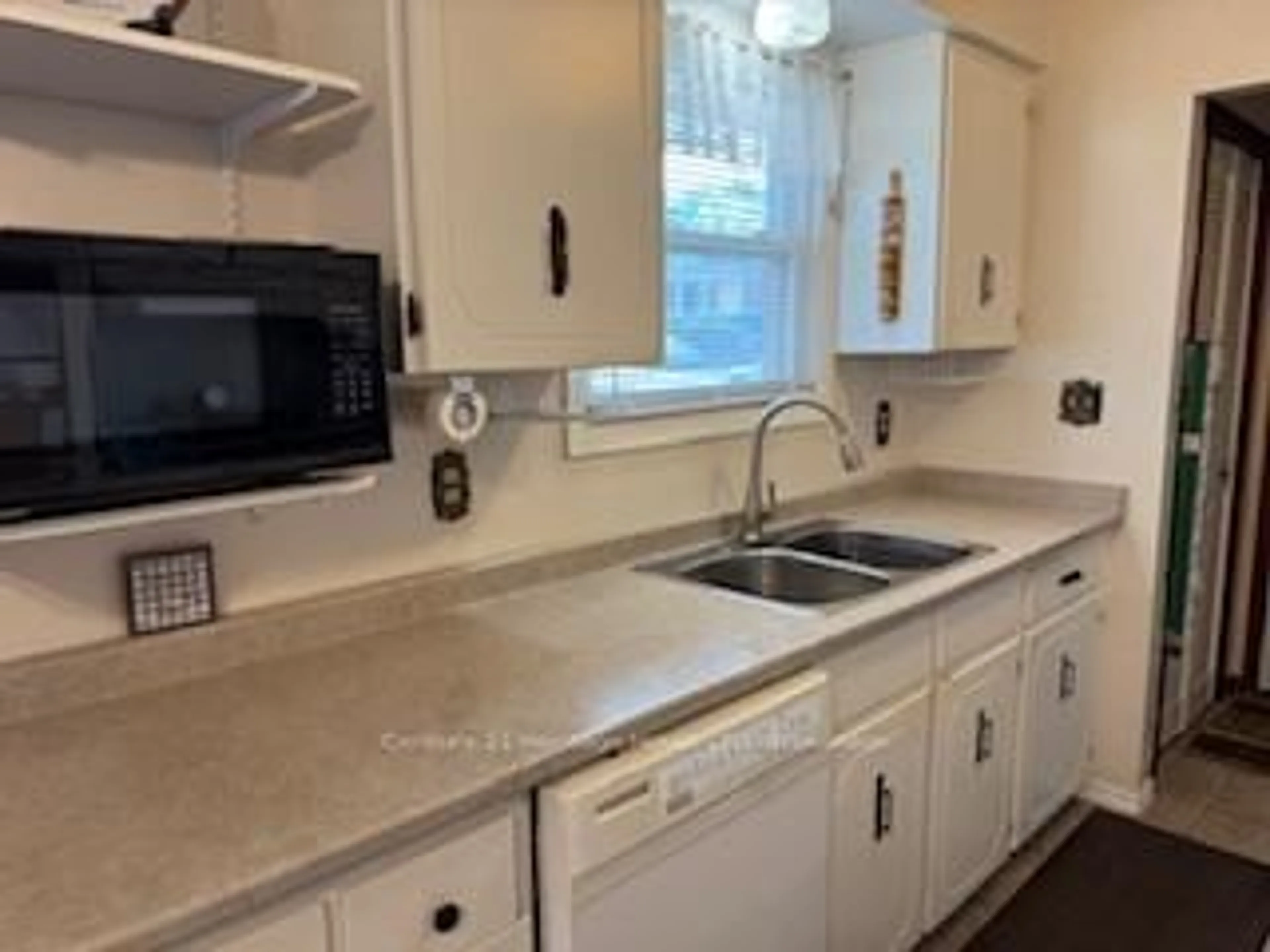 Standard kitchen, ceramic/tile floor for 5638 Highland Ave, Niagara Falls Ontario L2G 4X1