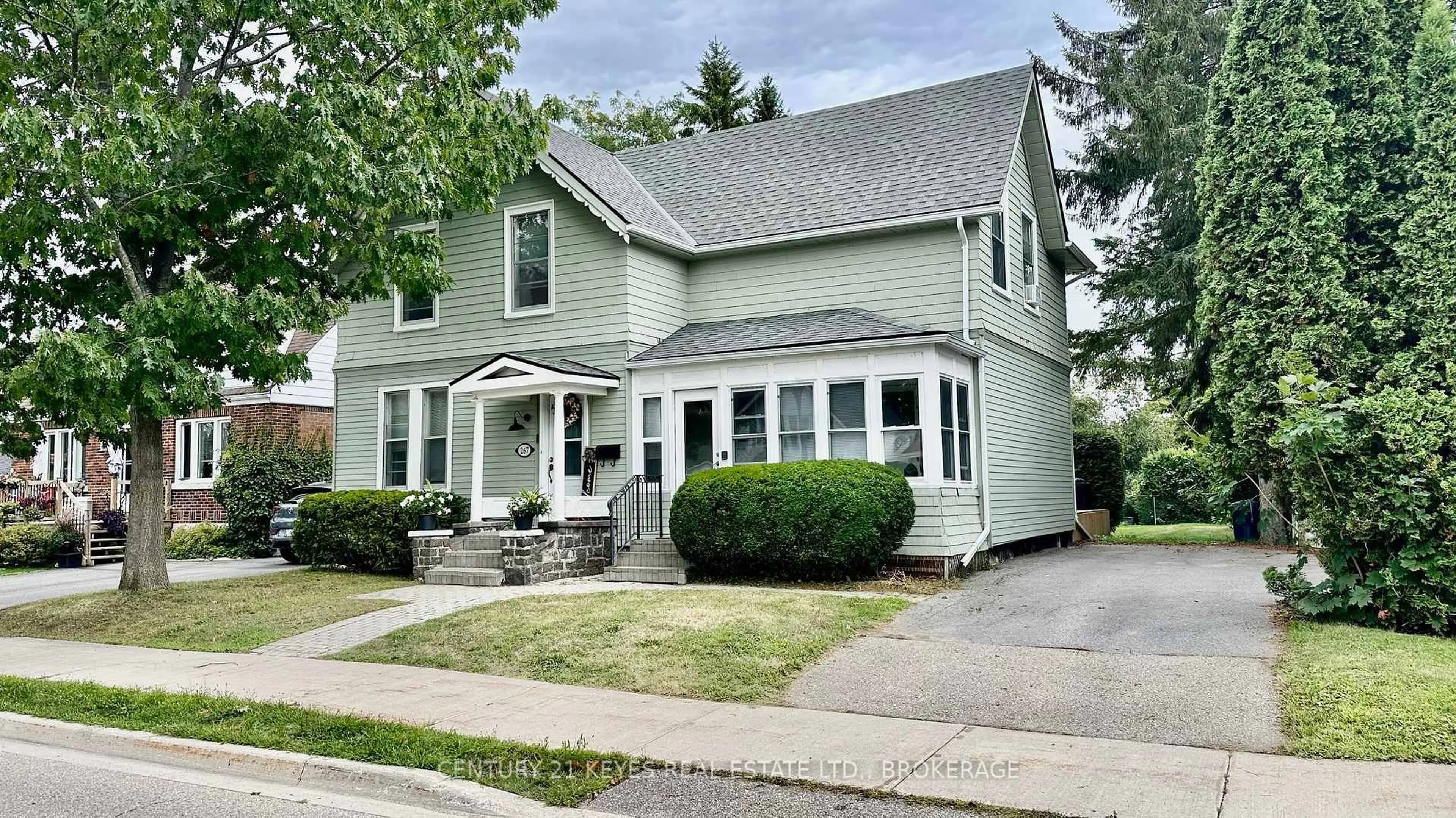 Home with vinyl exterior material, street for 267 John St, Gananoque Ontario K7G 1A8