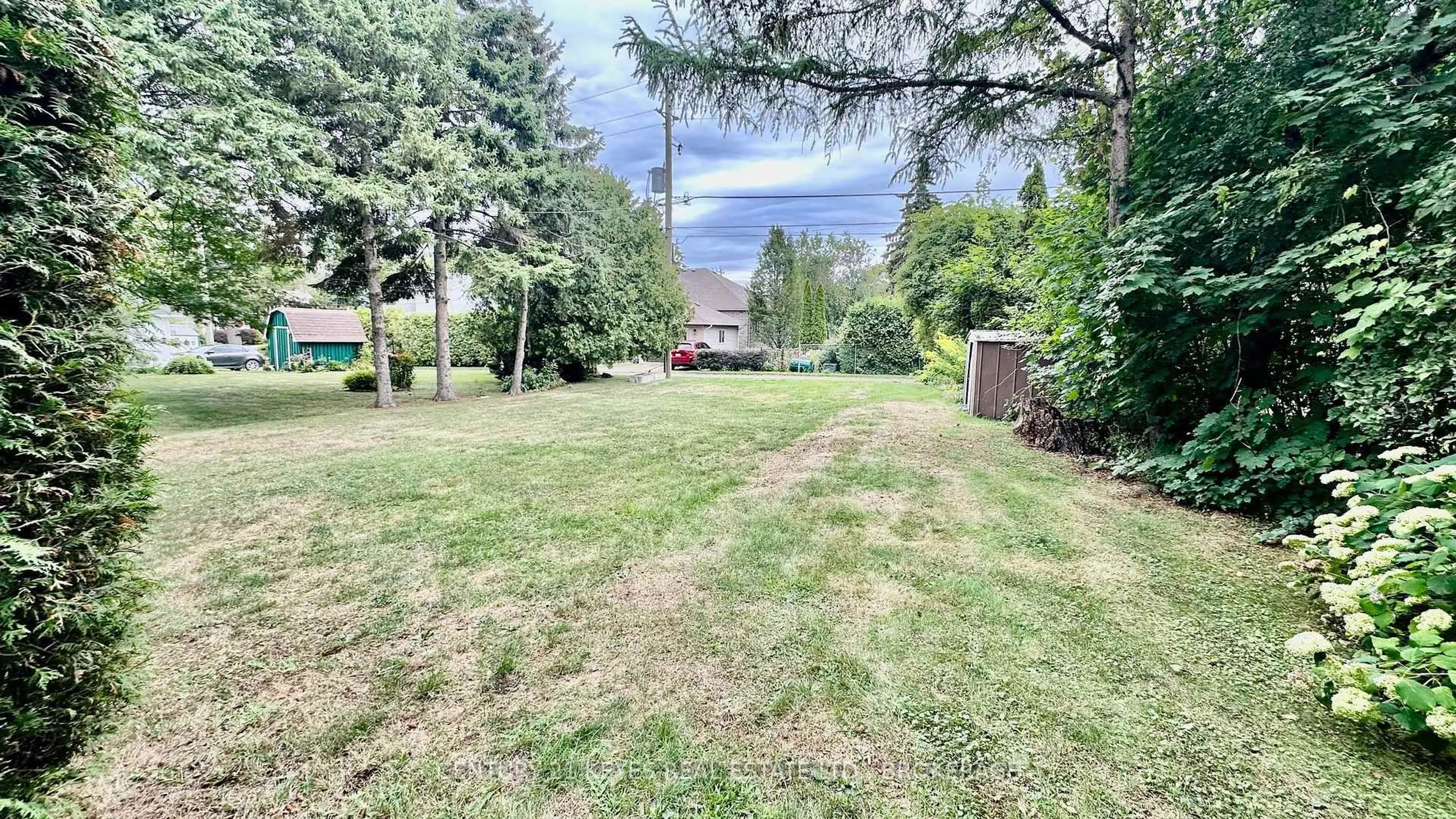 A pic from outside/outdoor area/front of a property/back of a property/a pic from drone, unknown for 267 John St, Gananoque Ontario K7G 1A8