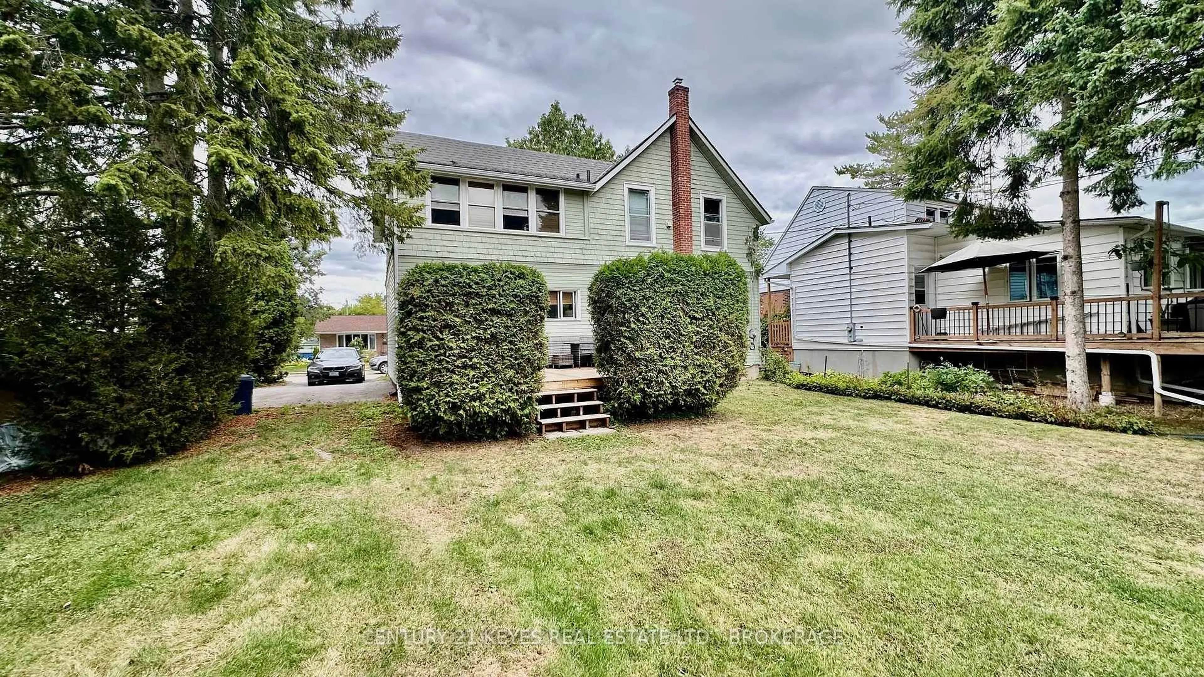 A pic from outside/outdoor area/front of a property/back of a property/a pic from drone, street for 267 John St, Gananoque Ontario K7G 1A8