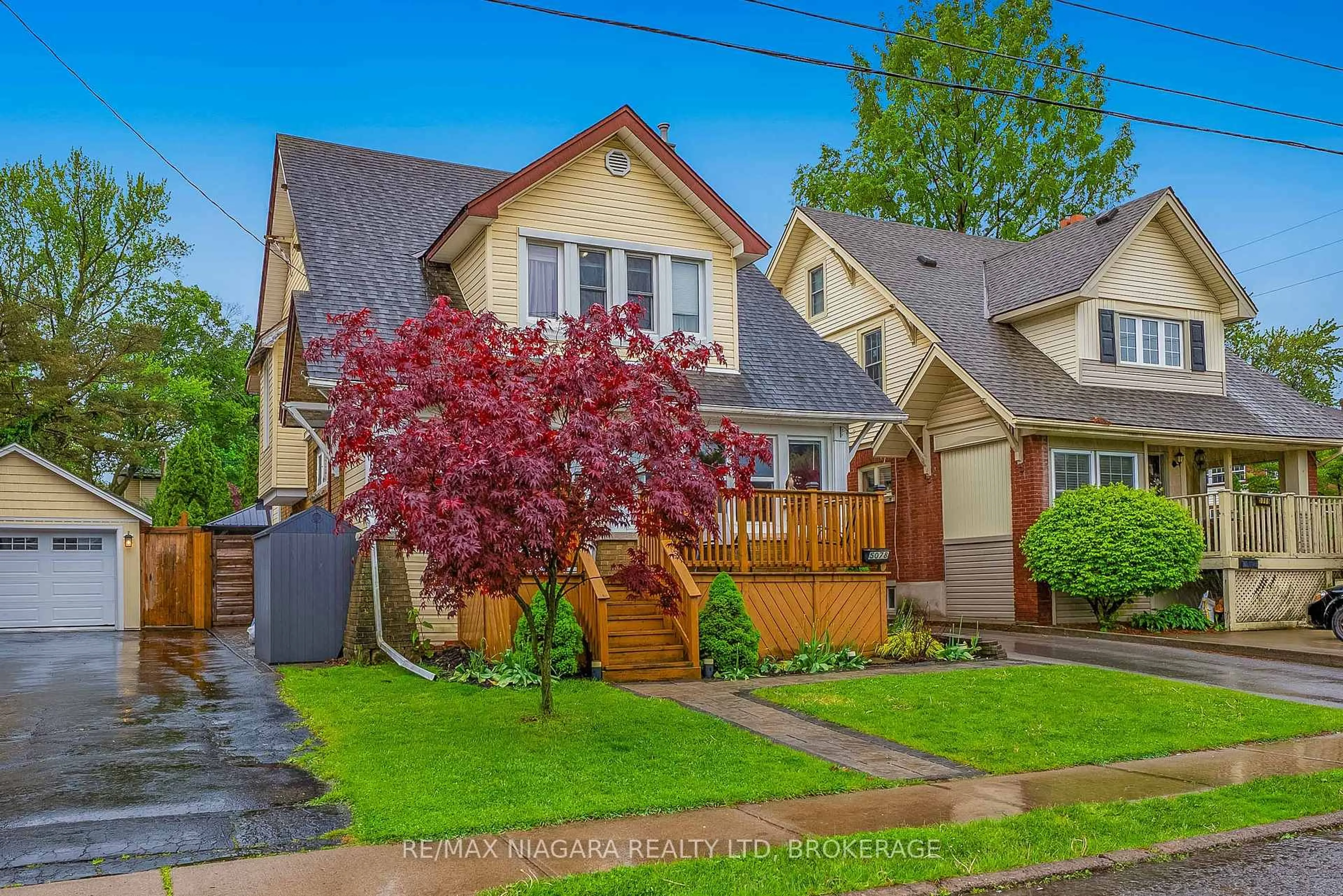 Home with vinyl exterior material, street for 5078 Armoury St, Niagara Falls Ontario L2E 1T4