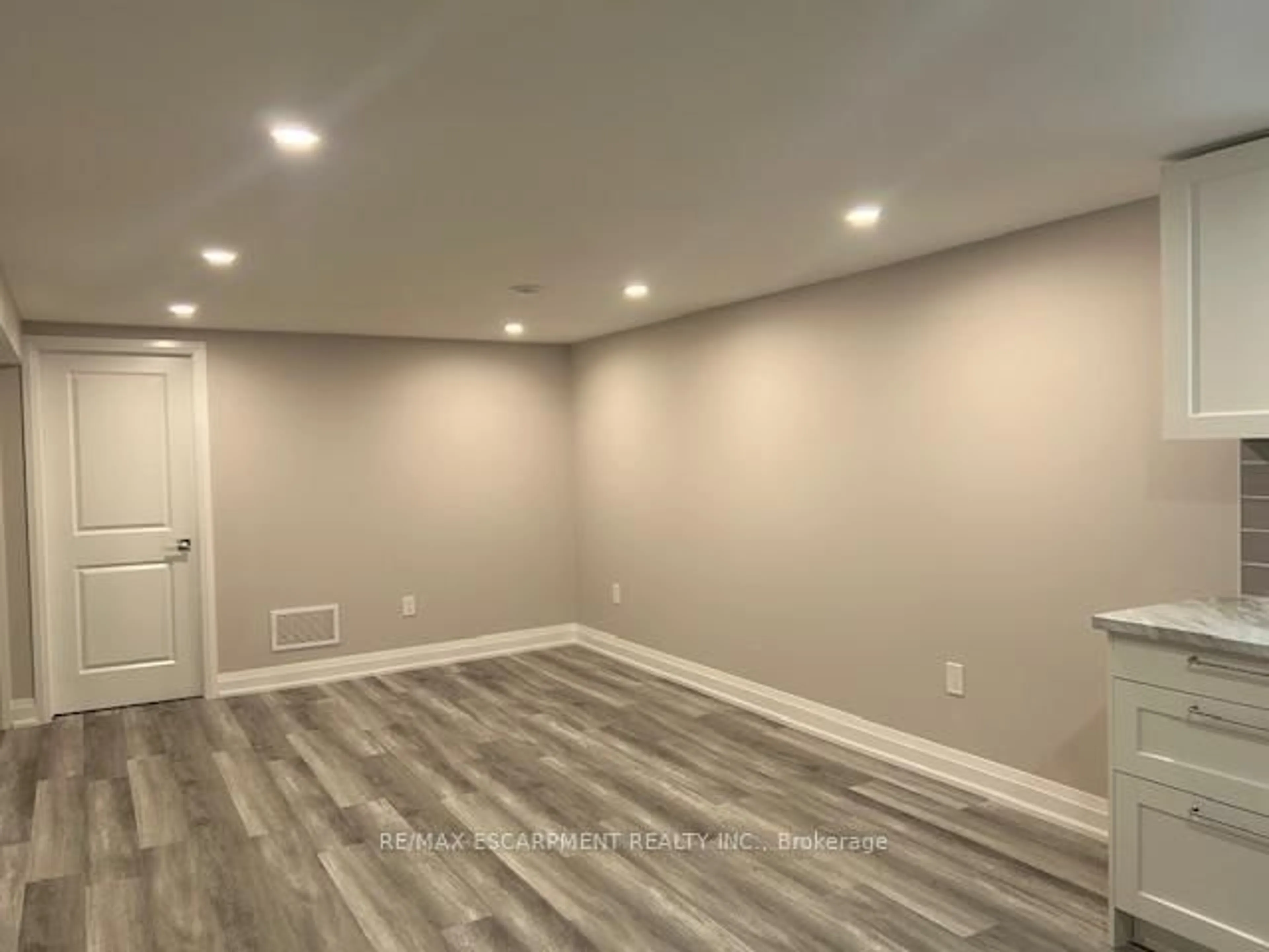 A pic of a room for 699 NINTH Ave, Hamilton Ontario L8T 2A1