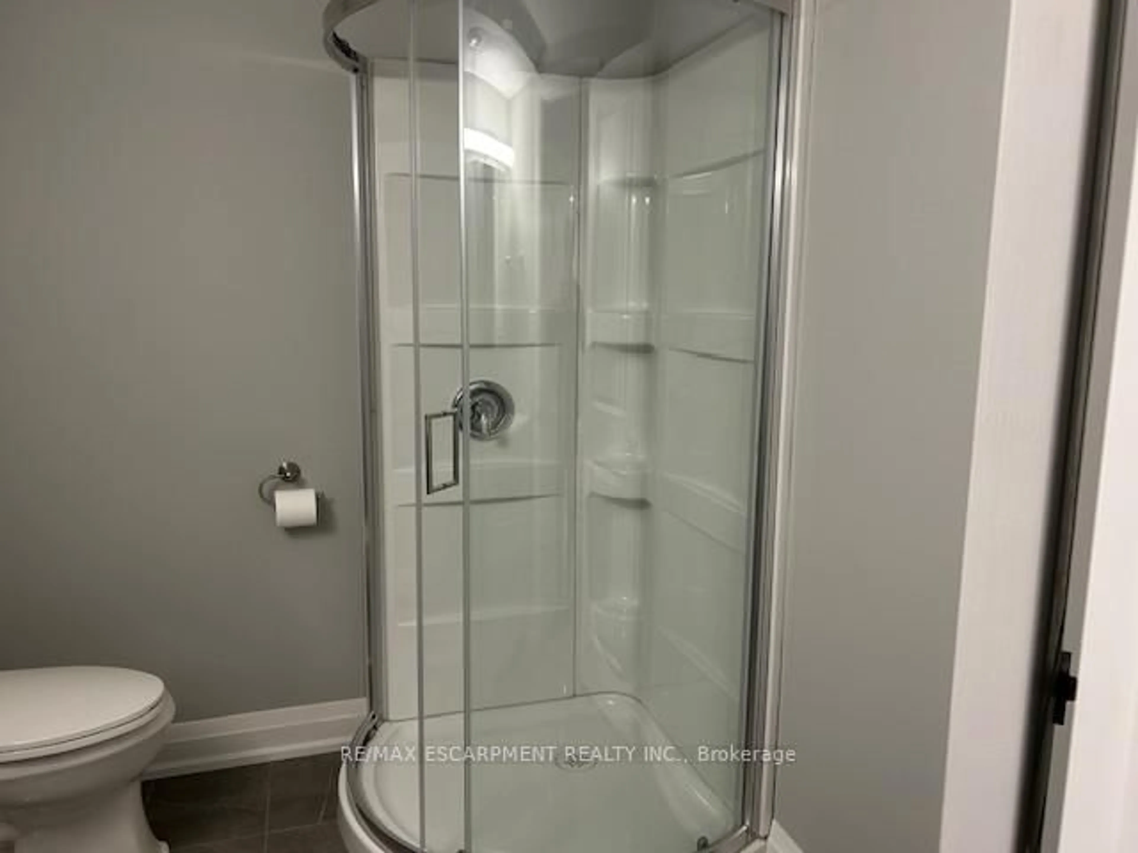 Standard bathroom, unknown for 699 NINTH Ave, Hamilton Ontario L8T 2A1