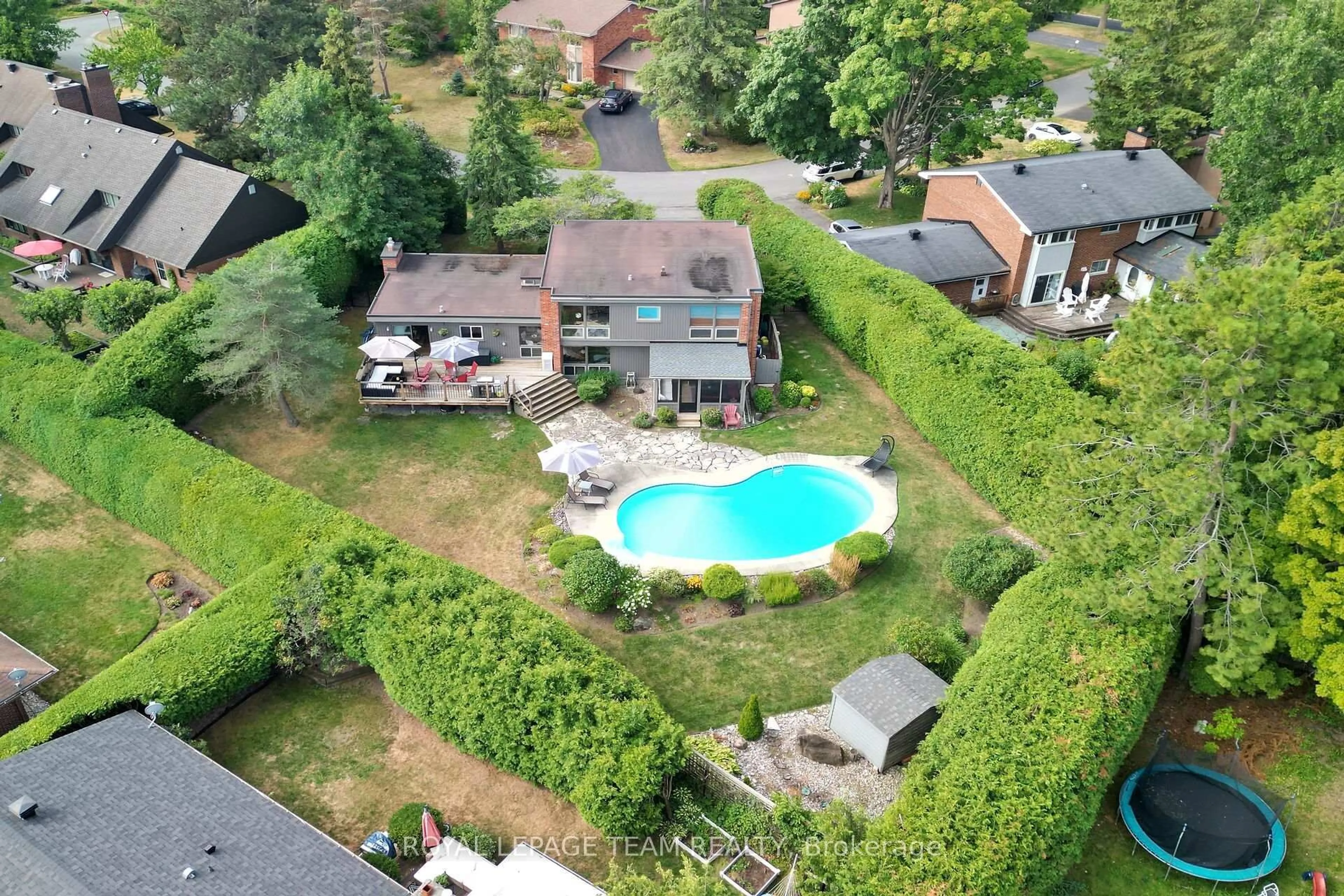 A pic from outside/outdoor area/front of a property/back of a property/a pic from drone, water/lake/river/ocean view for 87 Pentland Pl, Kanata Ontario K2K 1V9
