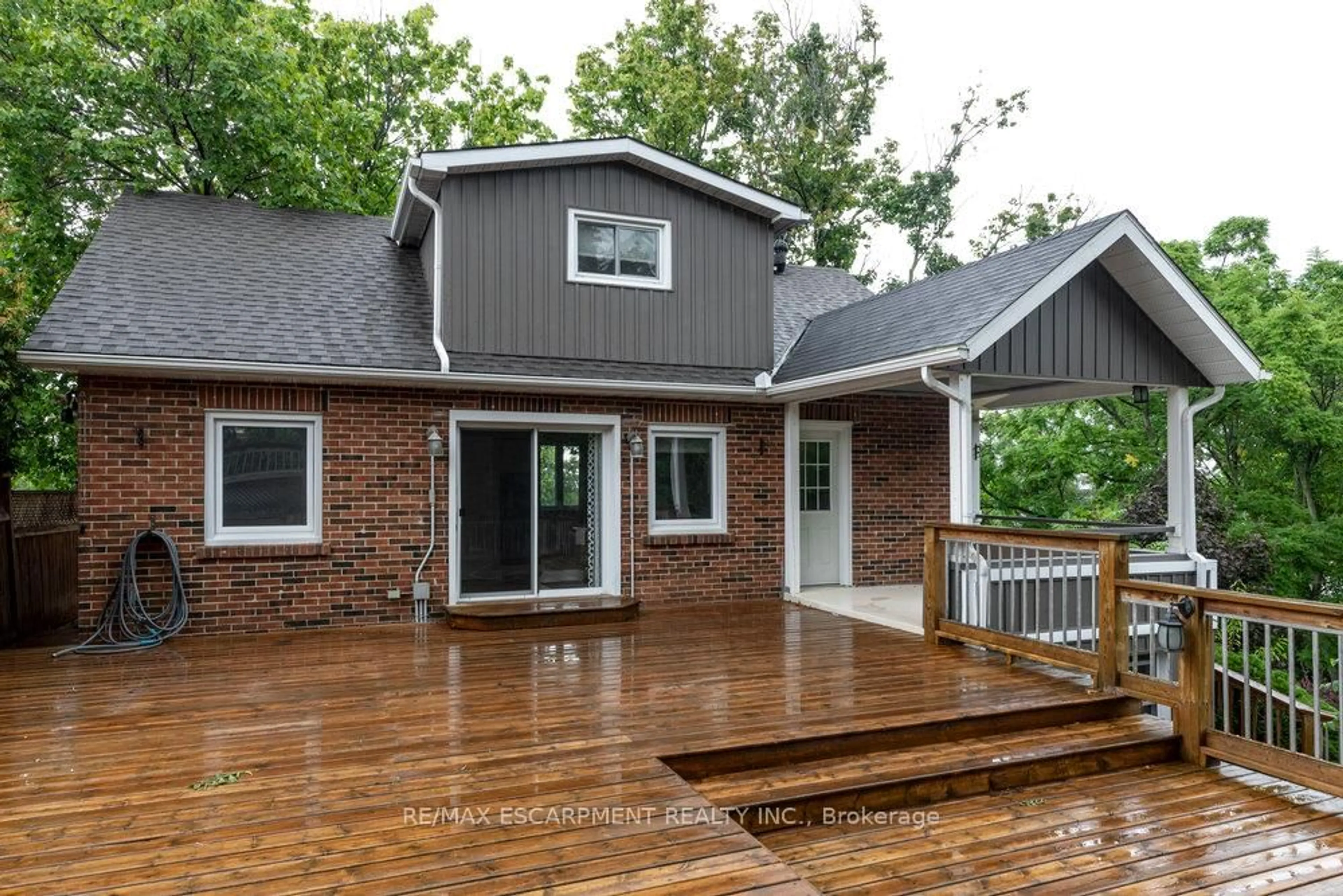 Home with vinyl exterior material, unknown for 5418 KING St, Lincoln Ontario L0R 1B3