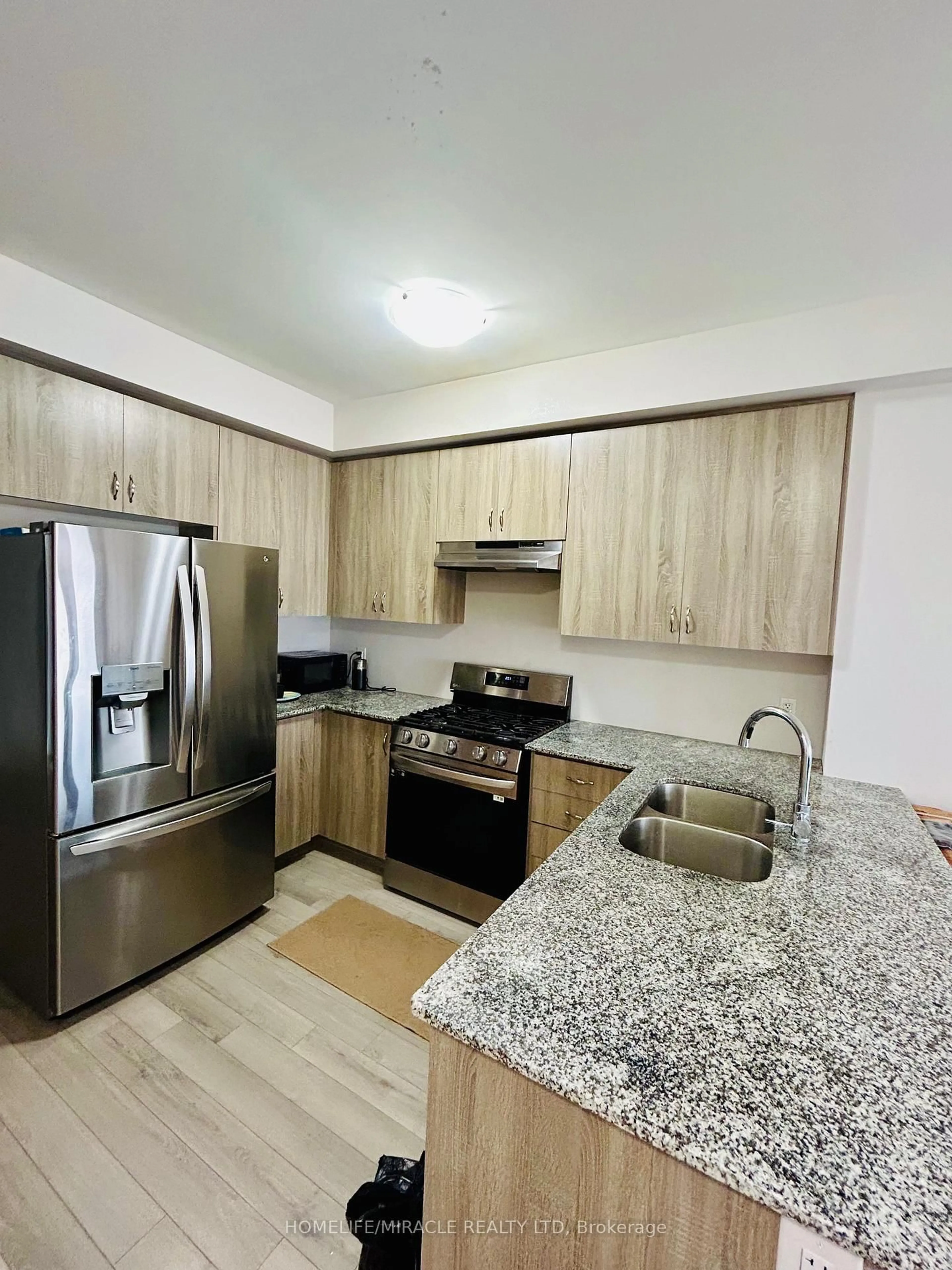 Standard kitchen, unknown for 585 Colborne St #302, Brantford Ontario N3S 0K4