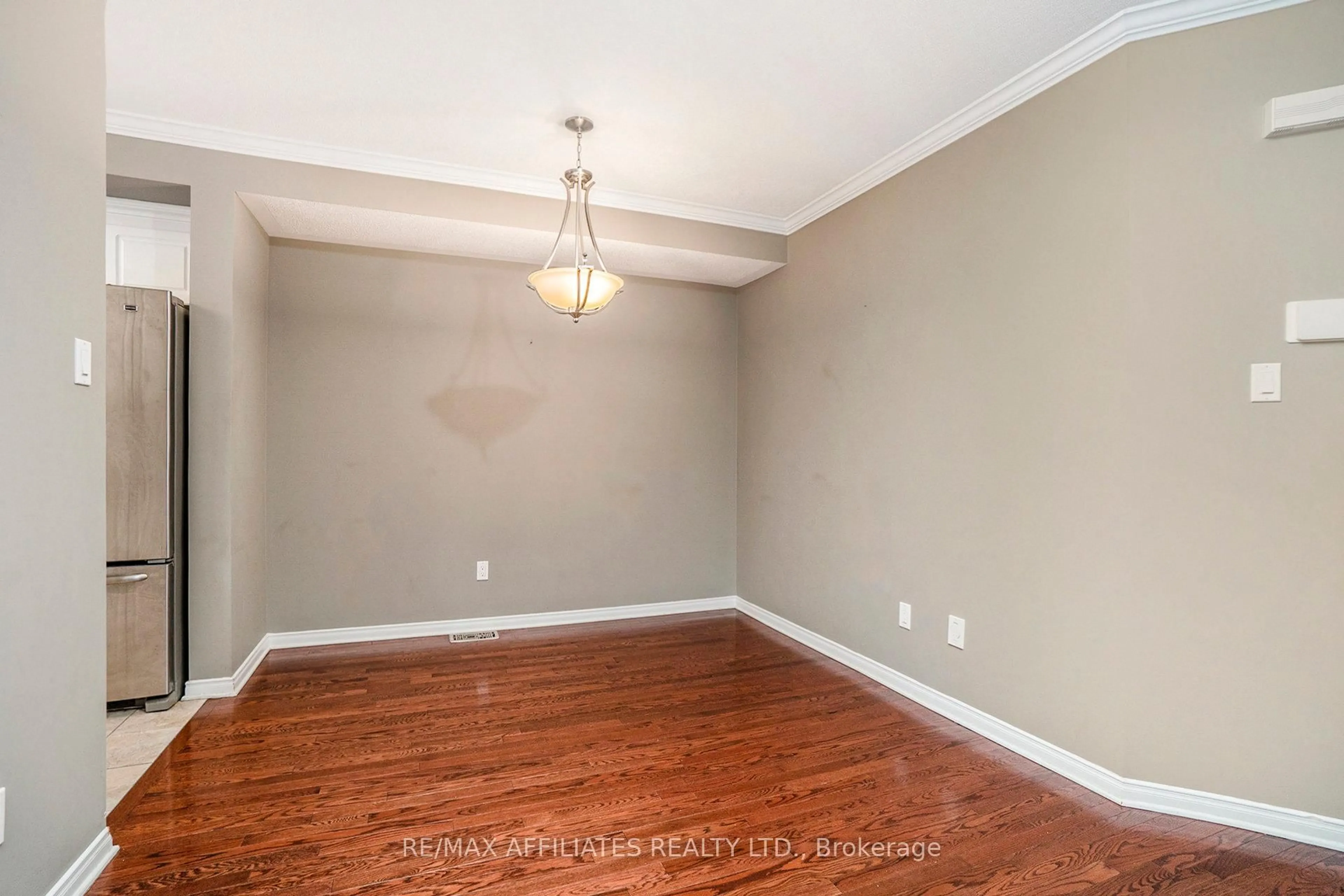 A pic of a room for 714 Regiment Ave, Ottawa Ontario K2M 0E3