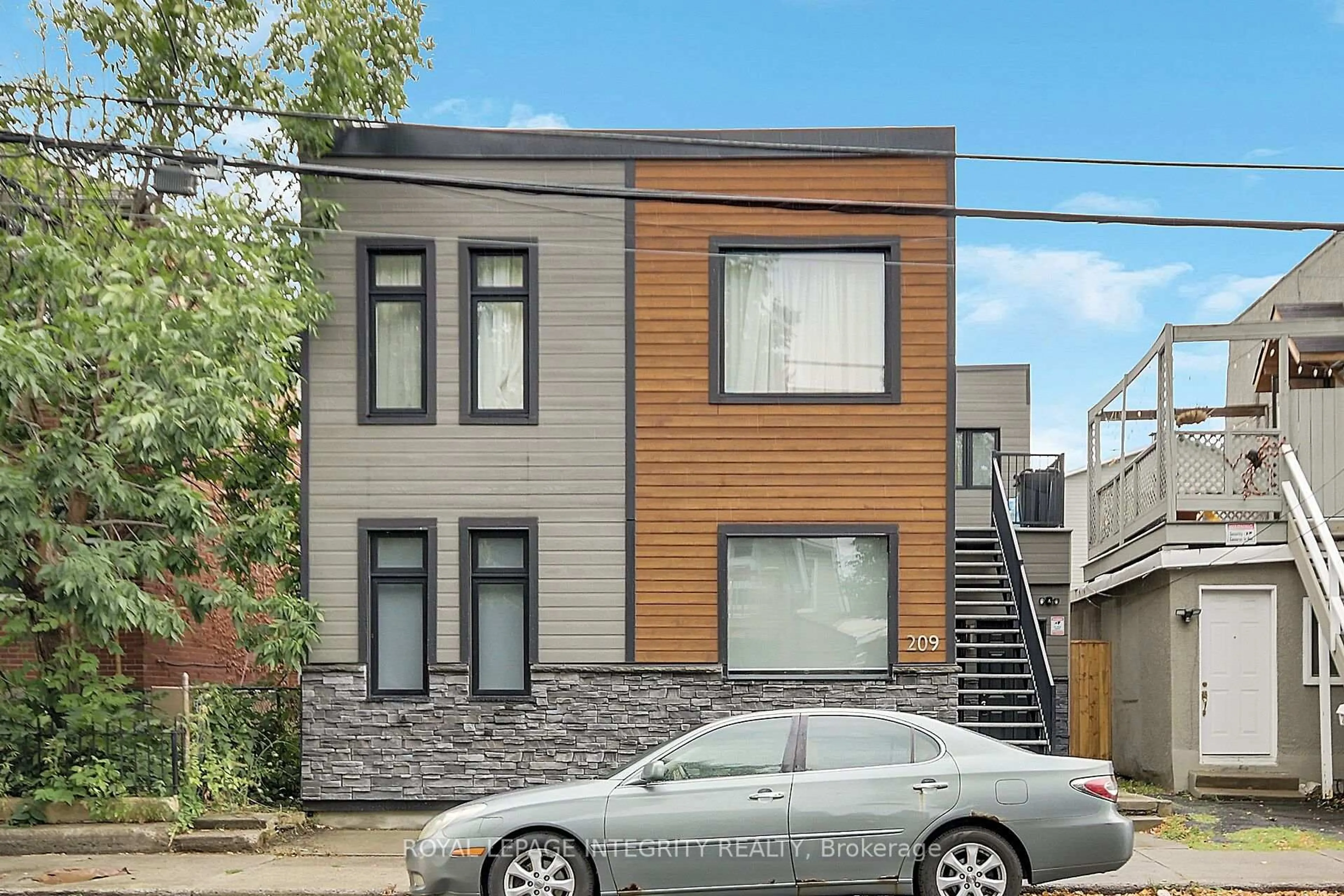 Home with brick exterior material, street for 209 Hannah St, Ottawa Ontario K1L 7M6