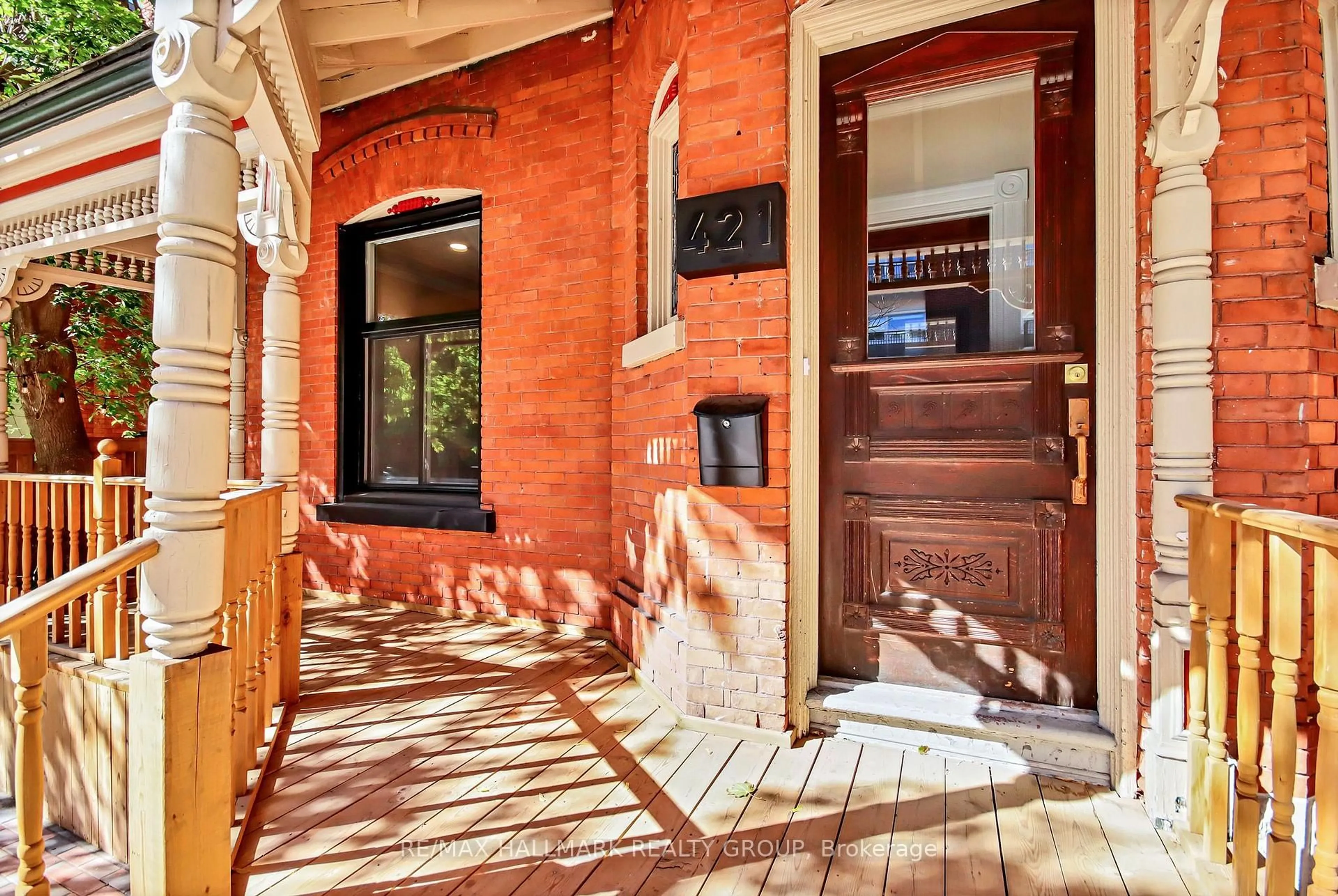 Indoor entryway for 421 Gilmour St, Ottawa Ontario K2P 0R5