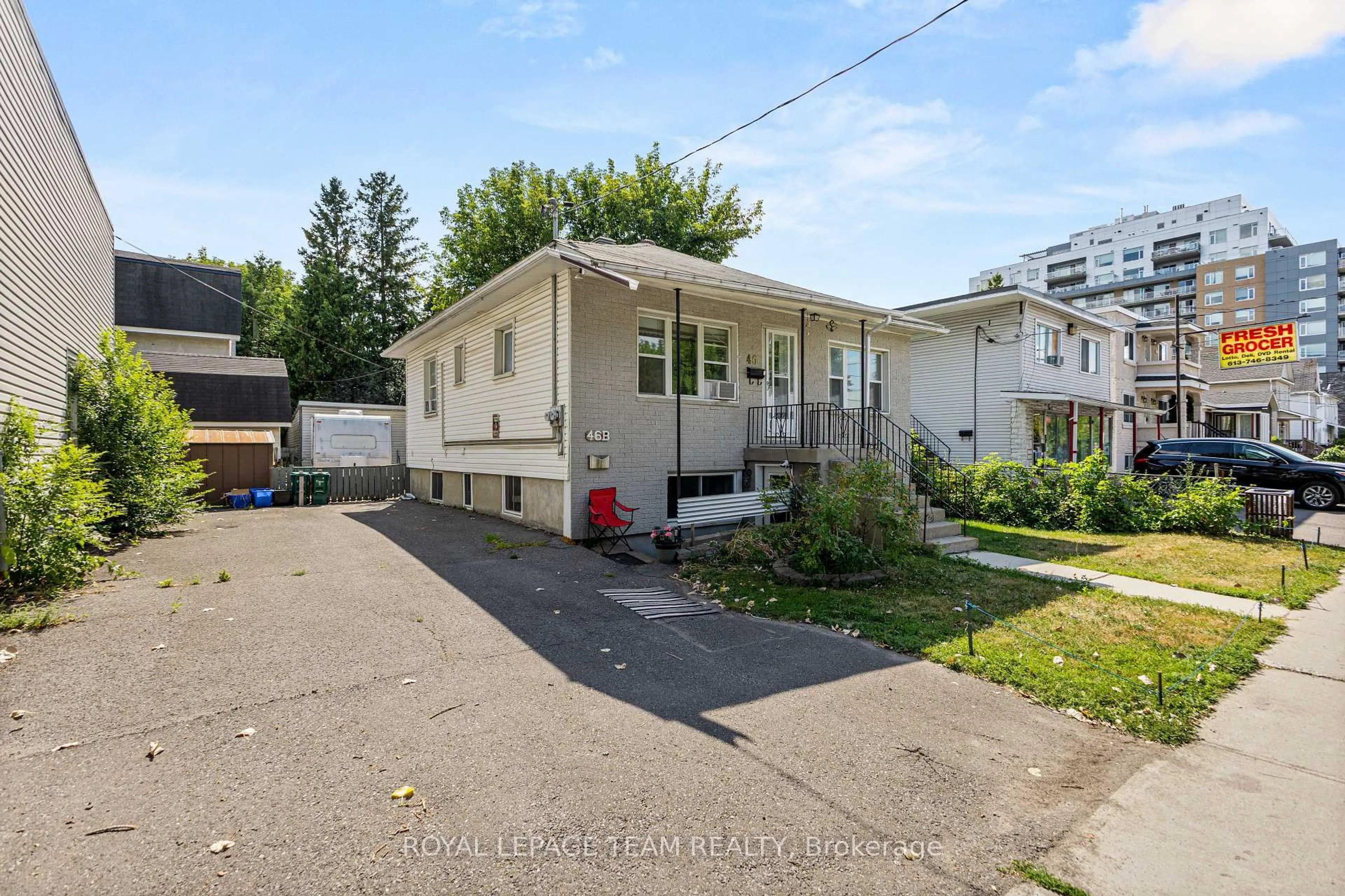 A pic from outside/outdoor area/front of a property/back of a property/a pic from drone, street for 46 Jolliet St, Ottawa Ontario K1L 5H5
