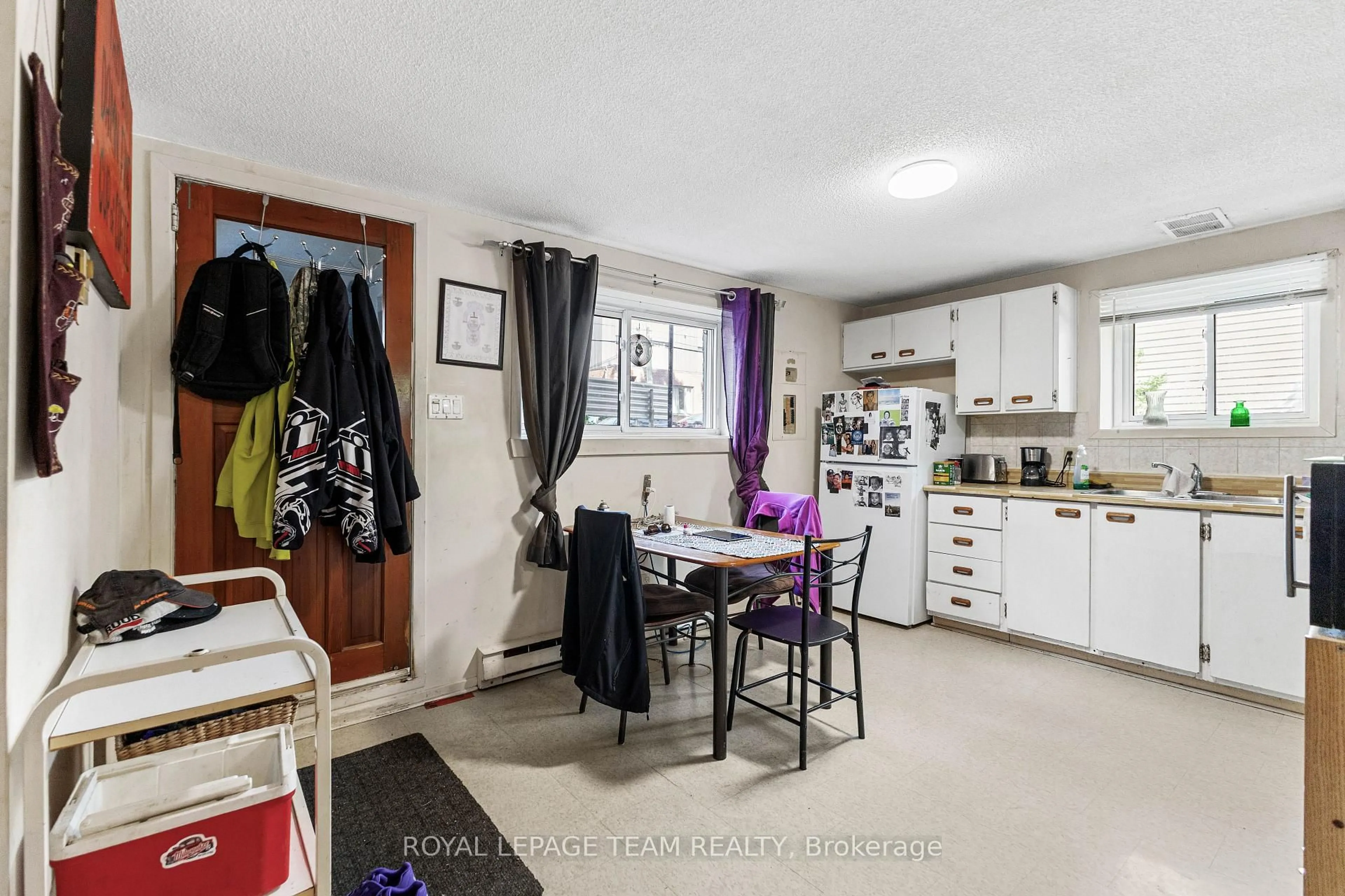 Standard kitchen, unknown for 46 Jolliet St, Ottawa Ontario K1L 5H5