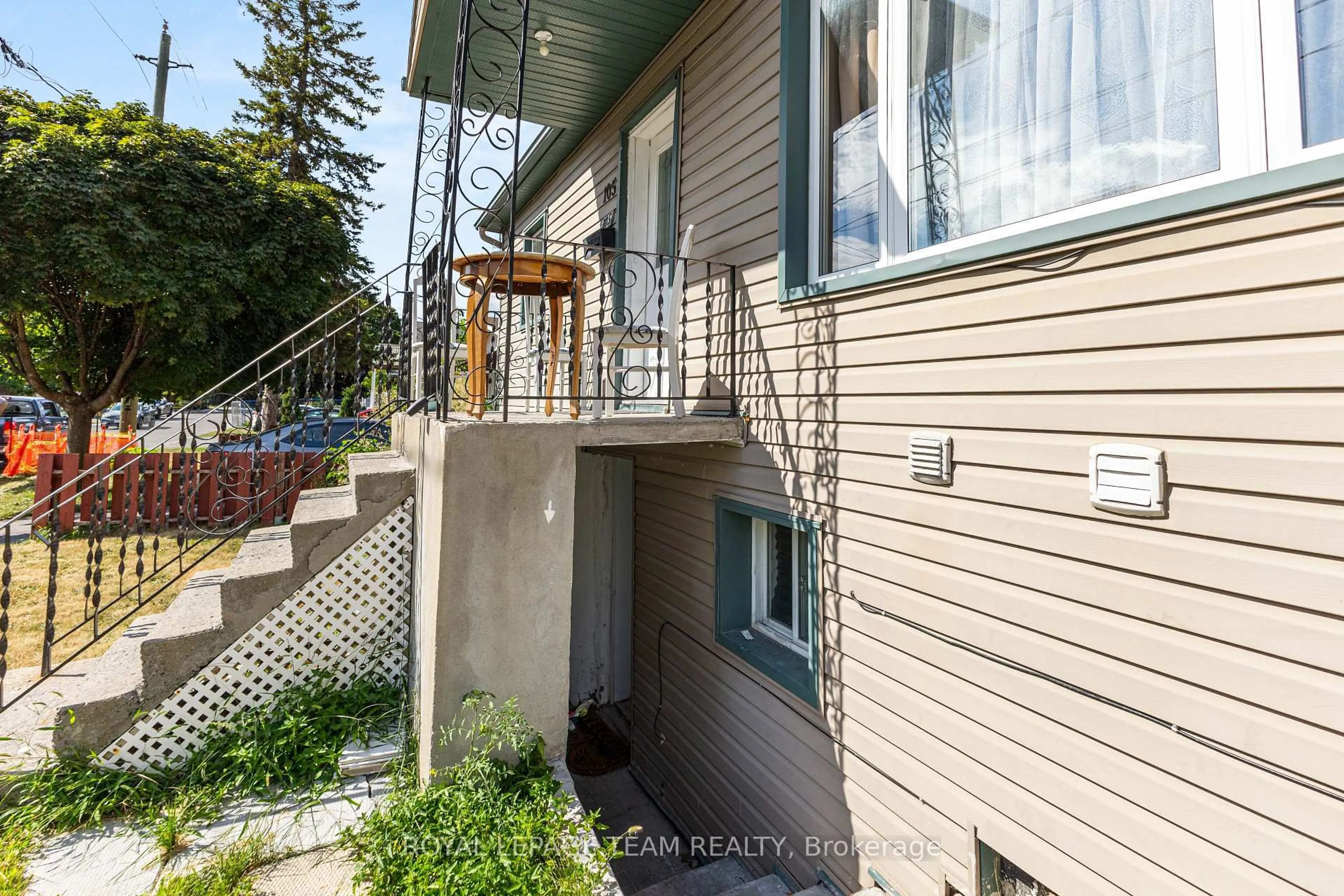 Unknown for 105 Jolliet Ave, Ottawa Ontario K1L 5H1