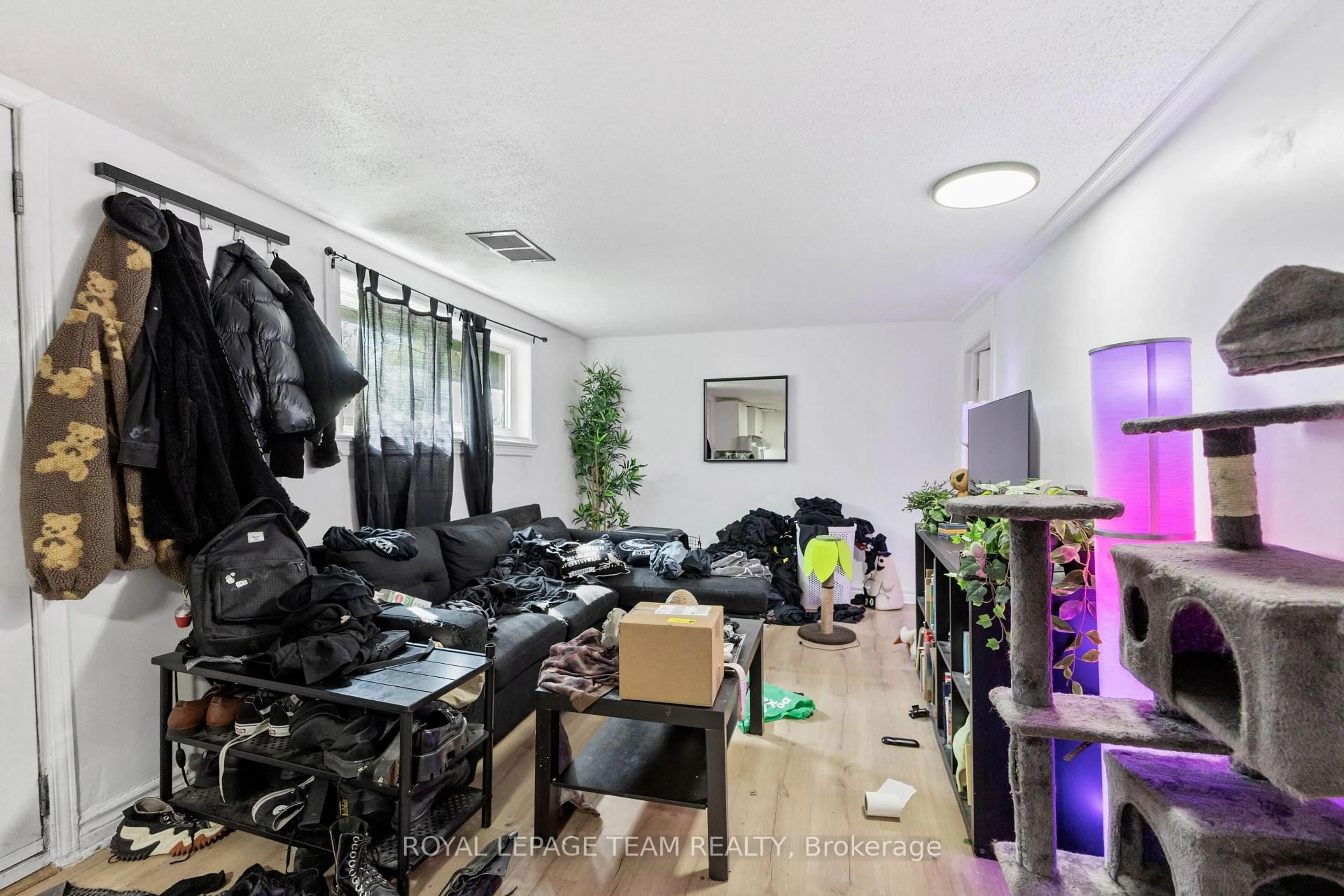 A pic of a room for 105 Jolliet Ave, Ottawa Ontario K1L 5H1