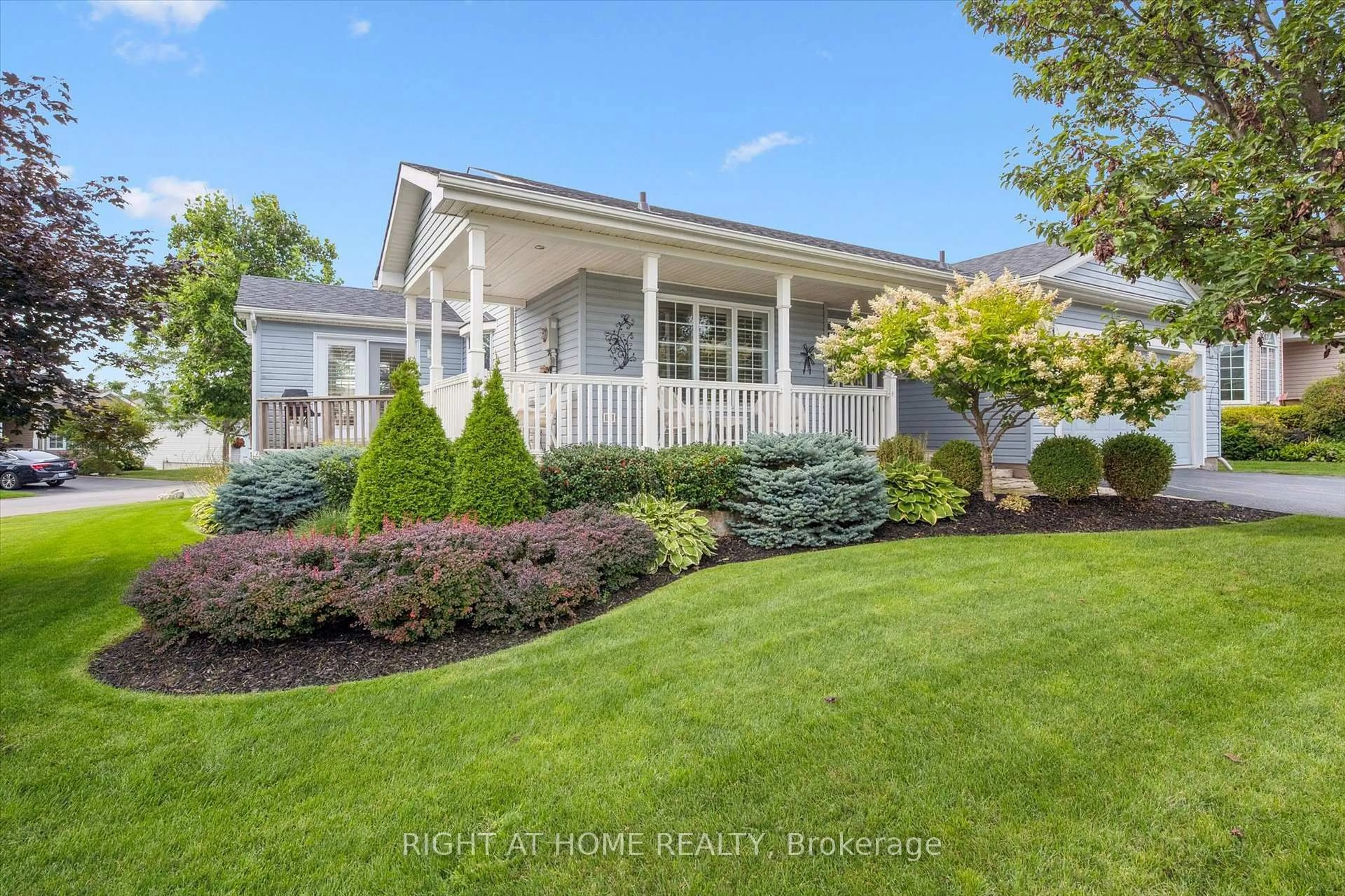 Home with vinyl exterior material, unknown for 124 Crumlin Lane, Hamilton Ontario L8B 1A5