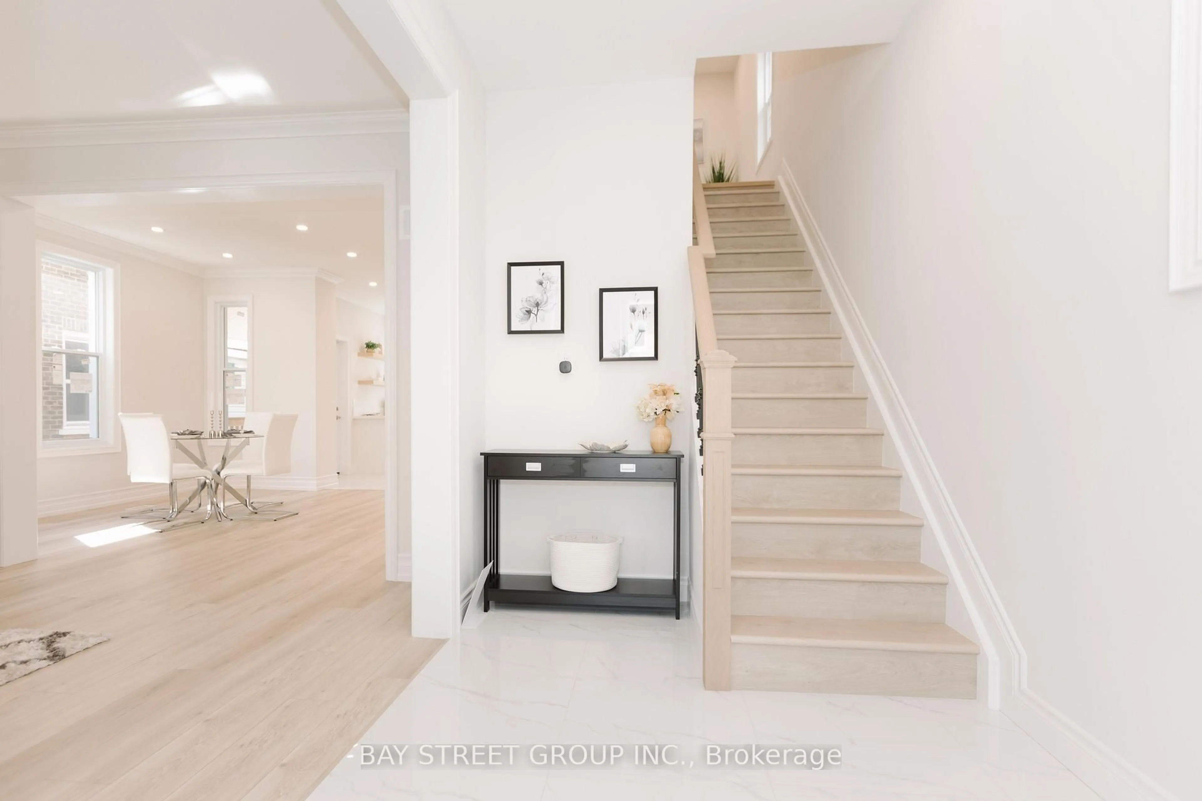 Indoor entryway for 175 Aylmer St, Peterborough Ontario K9J 3K2