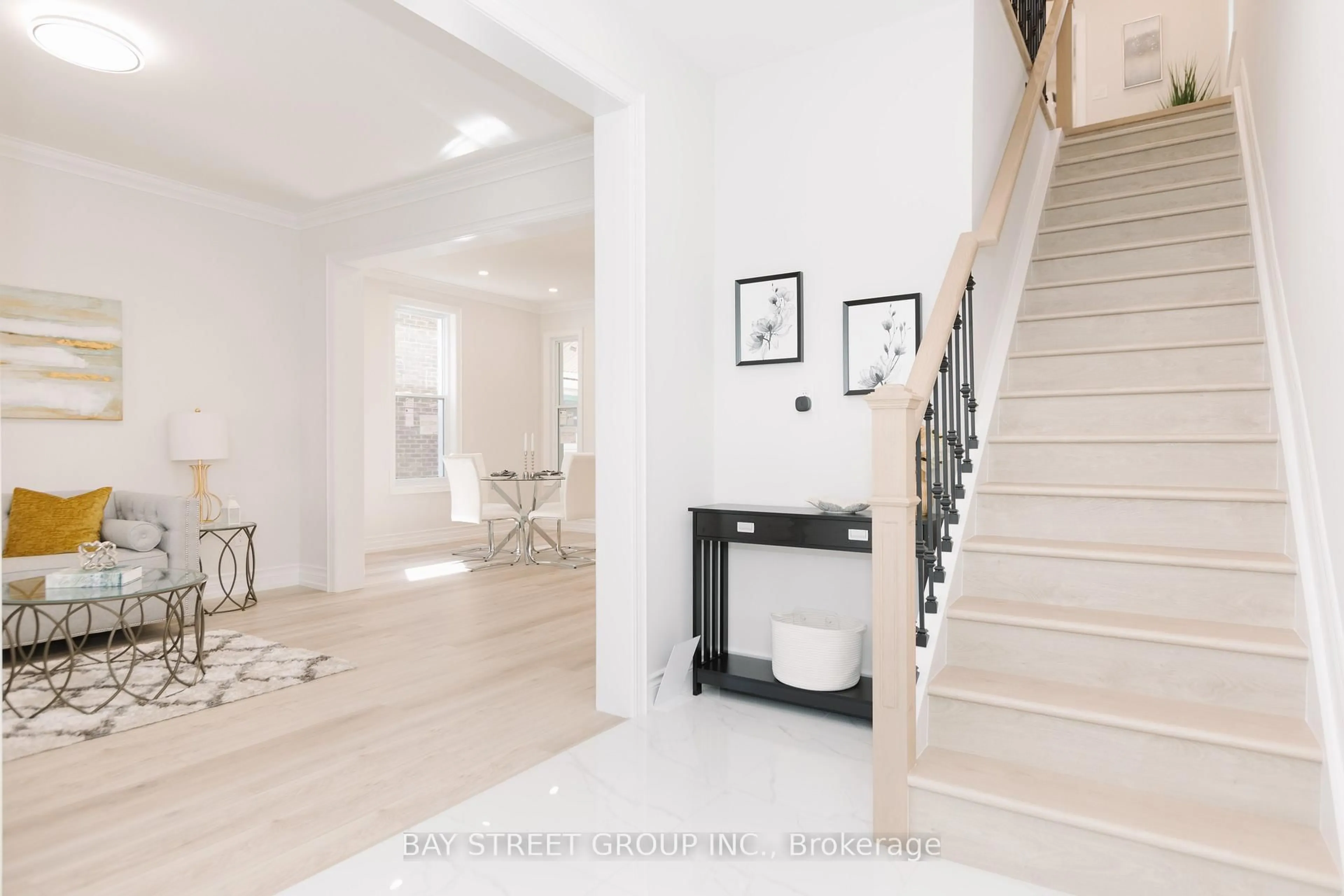 Indoor entryway for 175 Aylmer St, Peterborough Ontario K9J 3K2