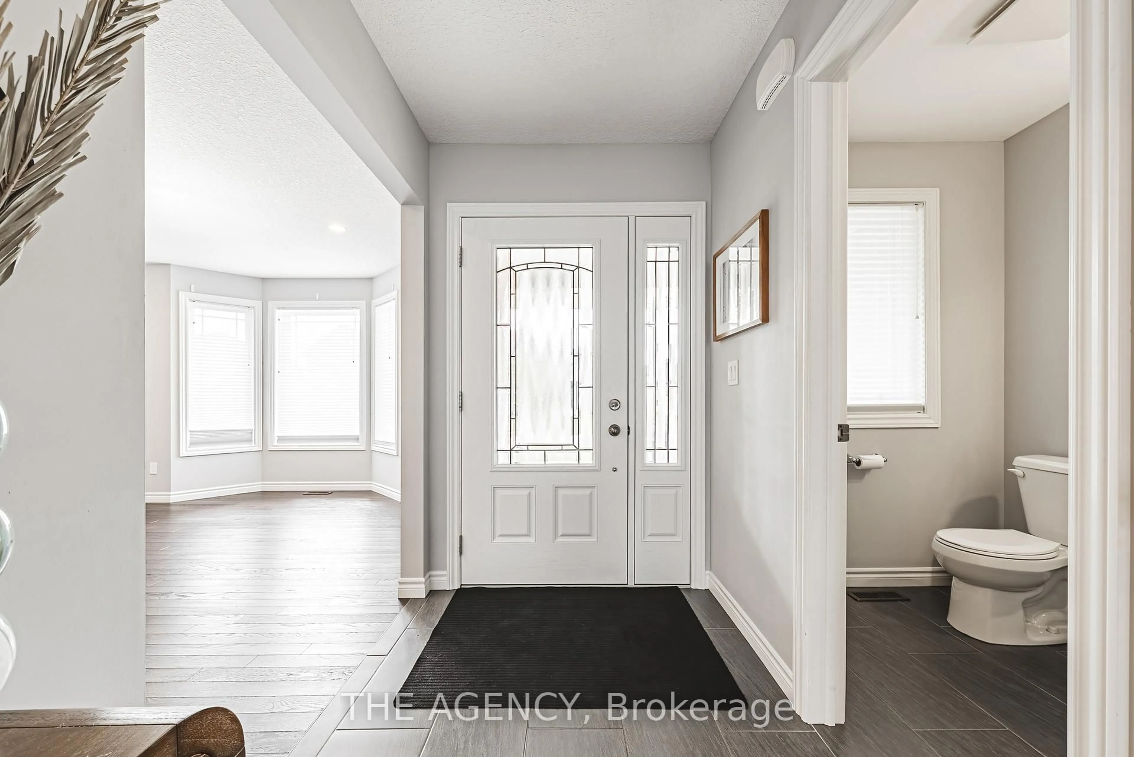 Indoor entryway for 58 curtis St, East Zorra-Tavistock Ontario N0J 1M0