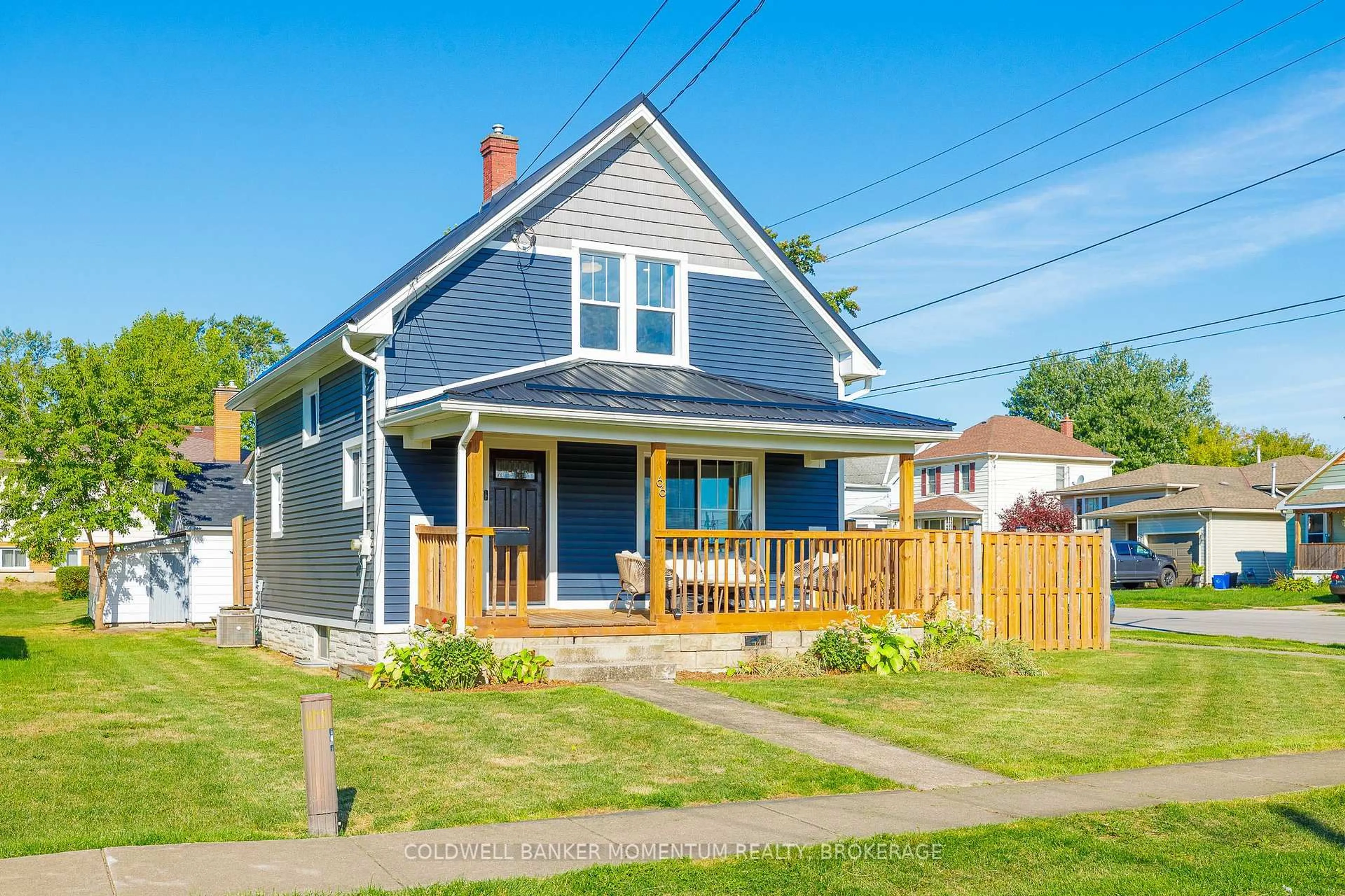 Home with vinyl exterior material, street for 66 OAK St, Port Colborne Ontario L3K 4S6