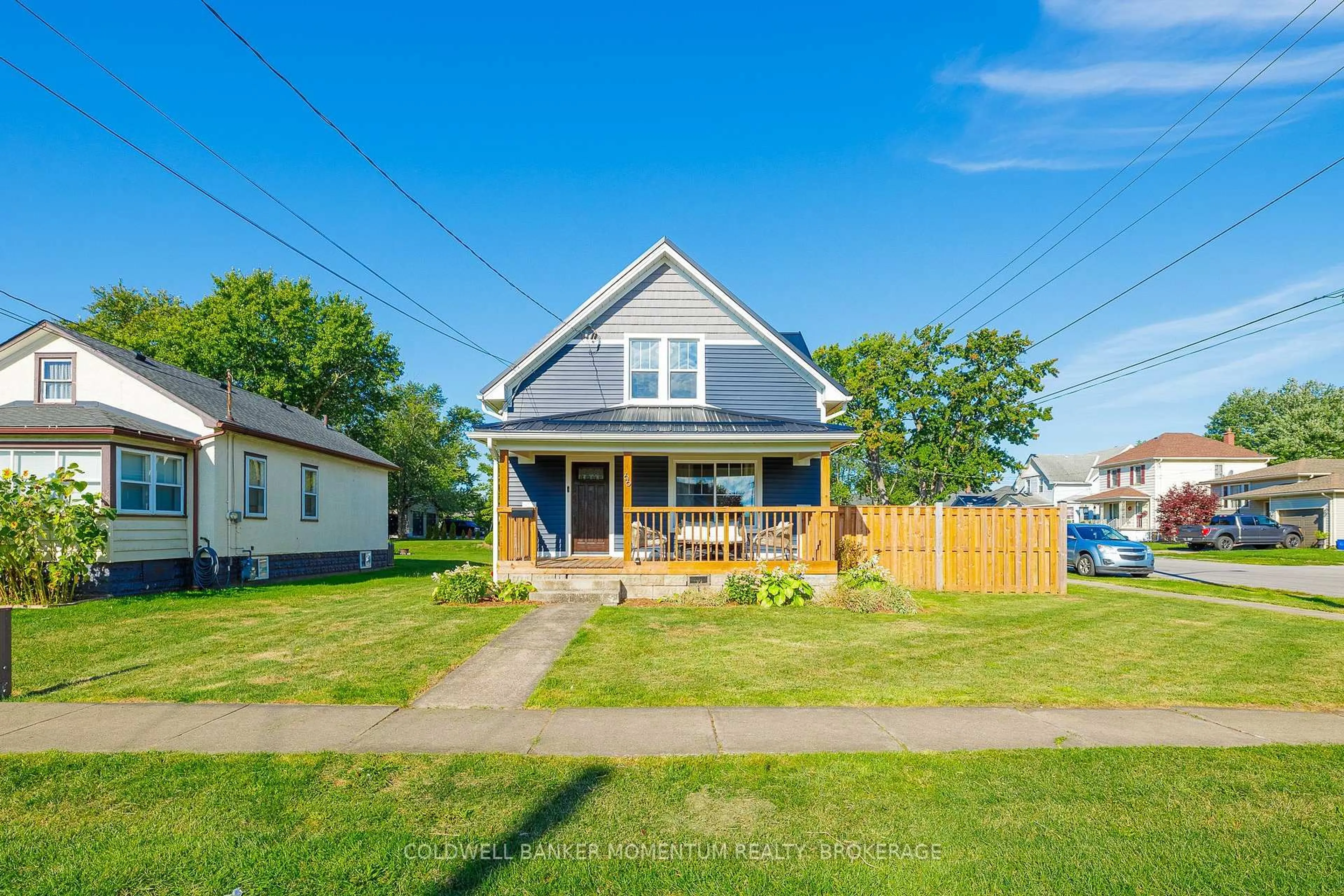 A pic from outside/outdoor area/front of a property/back of a property/a pic from drone, street for 66 OAK St, Port Colborne Ontario L3K 4S6