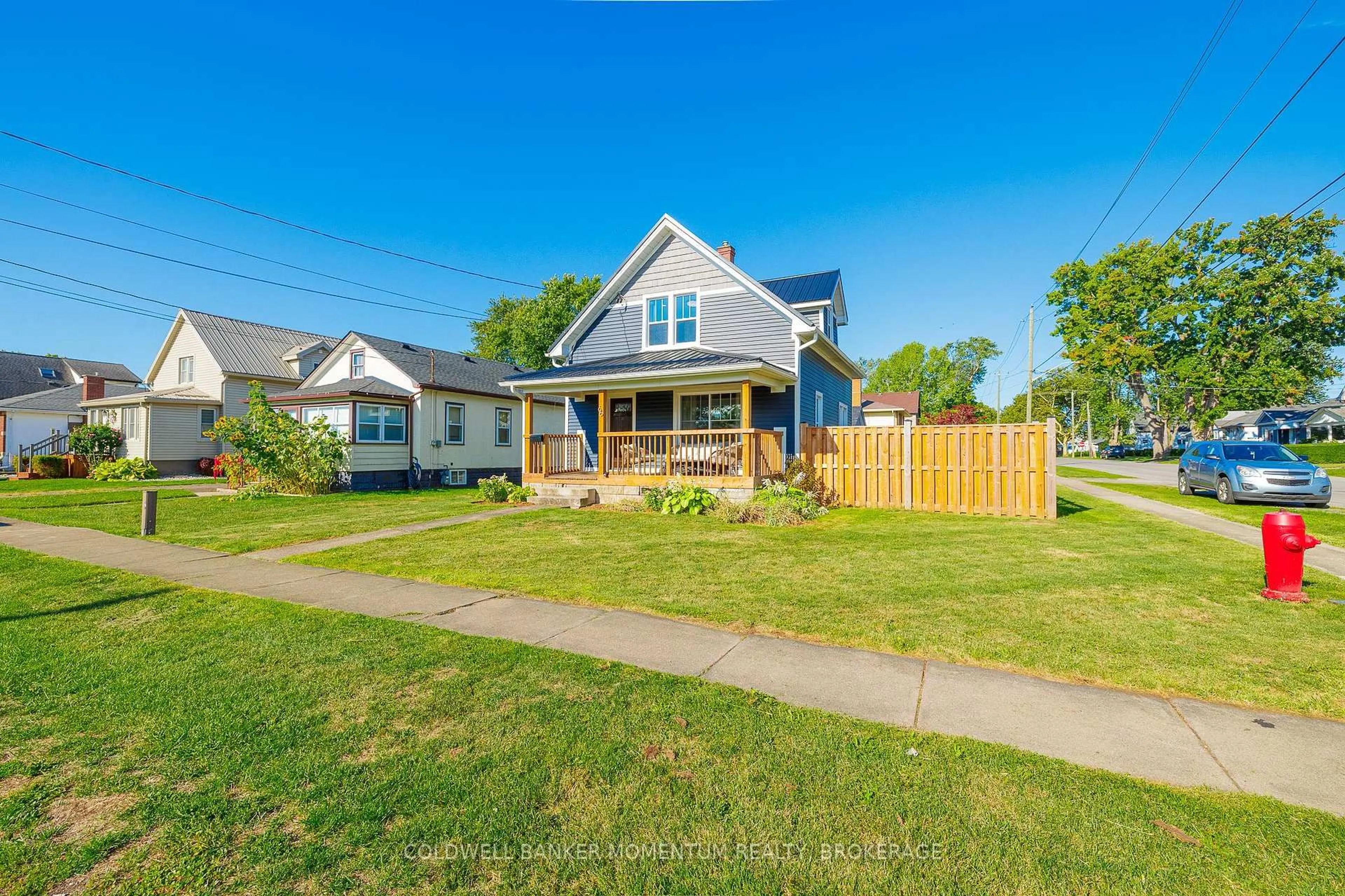 A pic from outside/outdoor area/front of a property/back of a property/a pic from drone, street for 66 OAK St, Port Colborne Ontario L3K 4S6