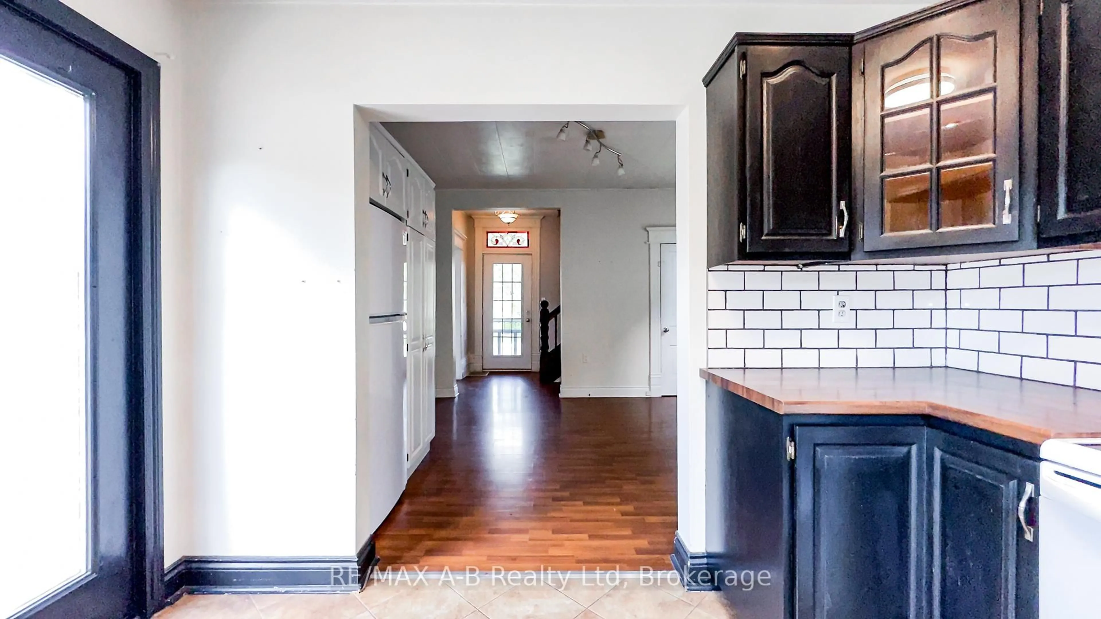 Indoor entryway for 193 Water St, St. Marys Ontario N4X 1A6