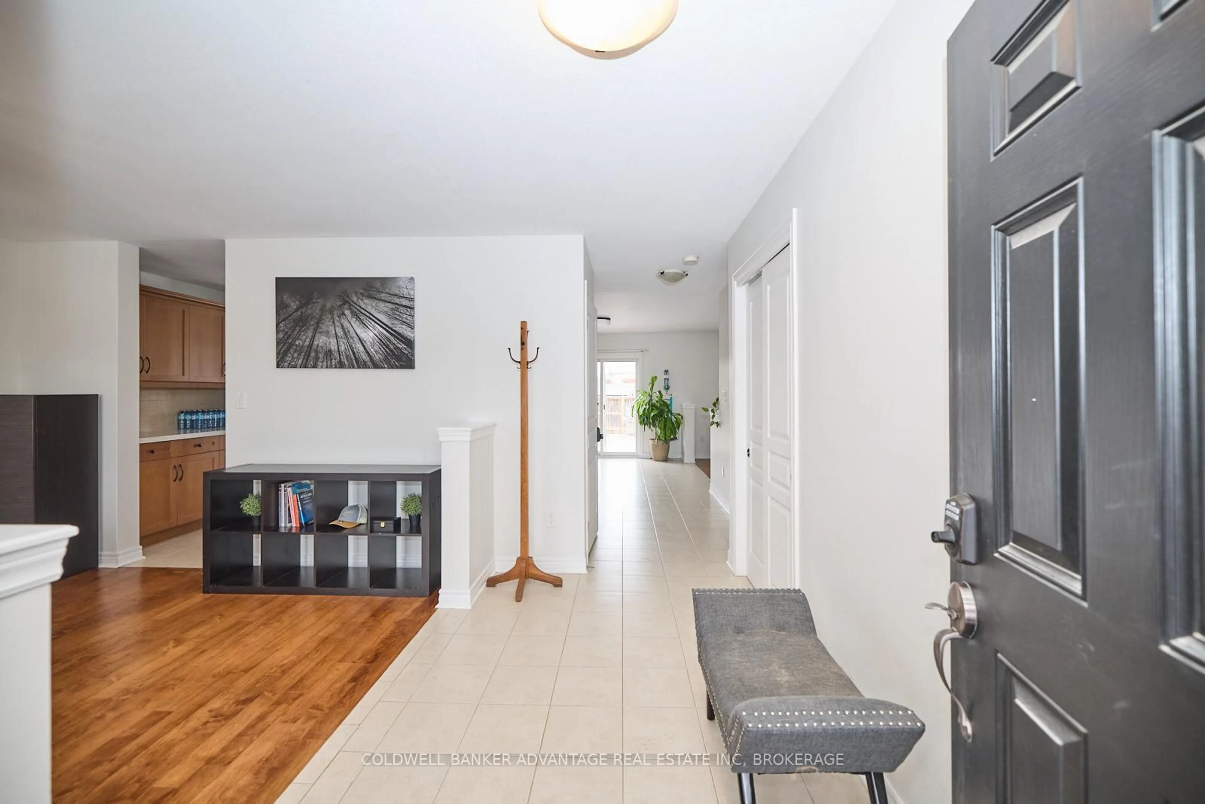 Indoor entryway for 116 Clare Ave, Welland Ontario L3C 0B7