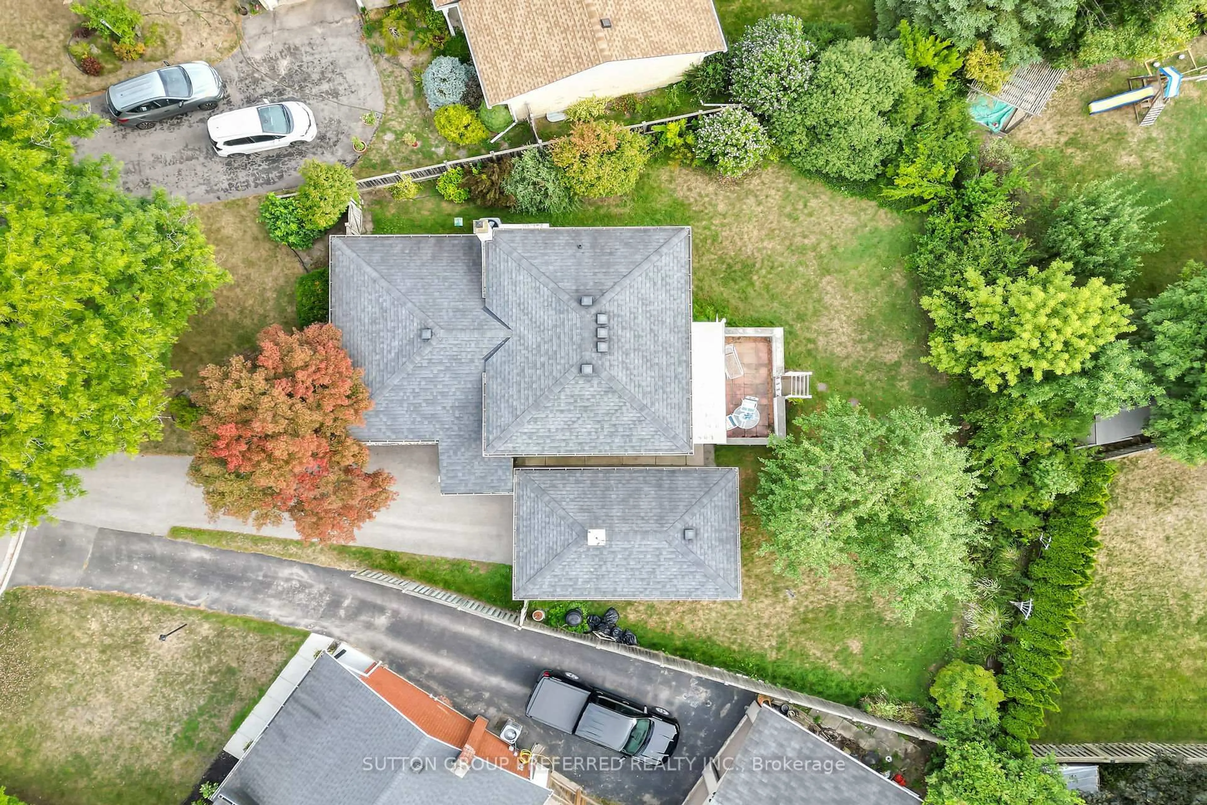 A pic from outside/outdoor area/front of a property/back of a property/a pic from drone, street for 56 Tweed Cres, London North Ontario N5X 1Z4