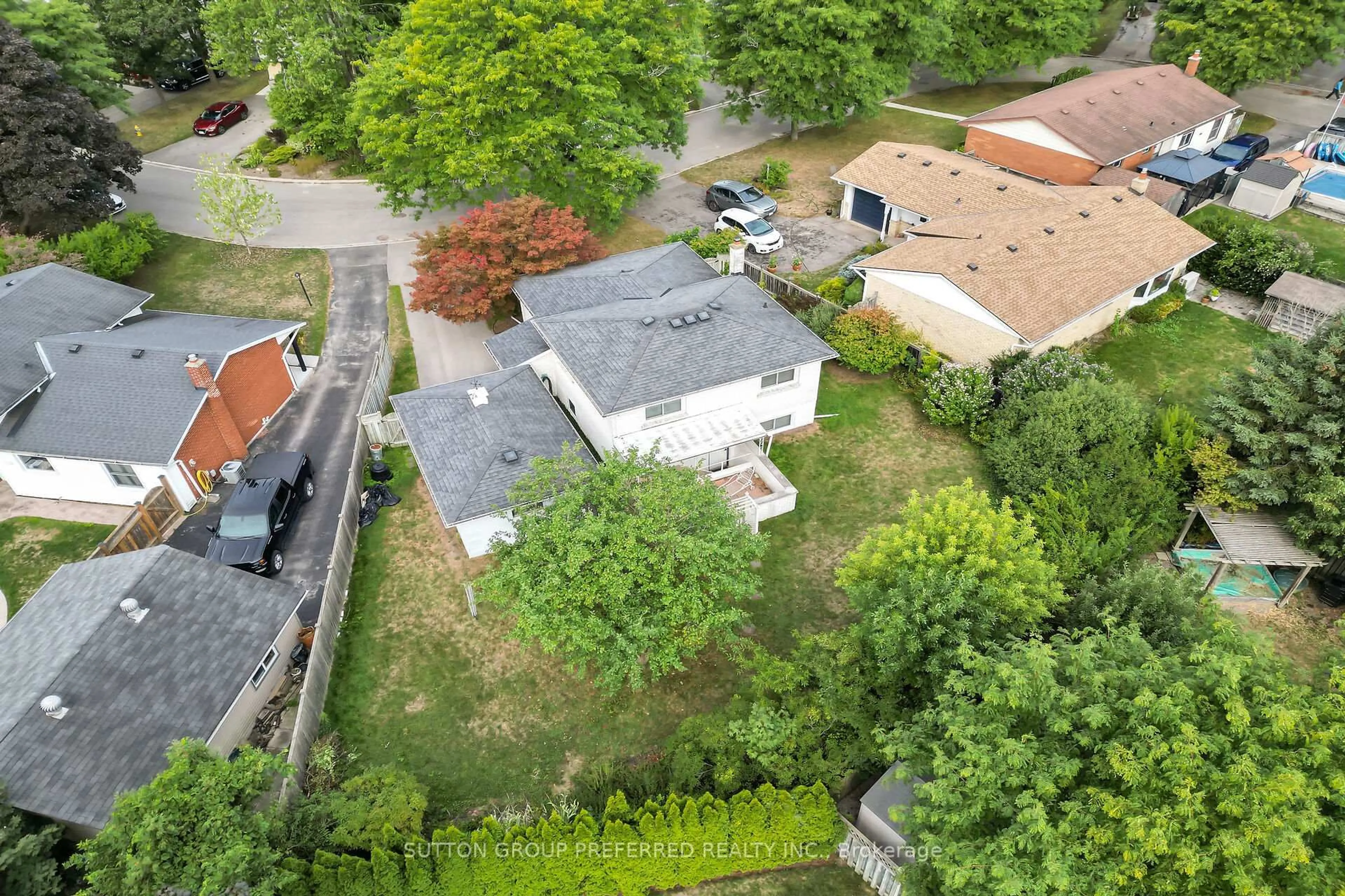 A pic from outside/outdoor area/front of a property/back of a property/a pic from drone, street for 56 Tweed Cres, London North Ontario N5X 1Z4