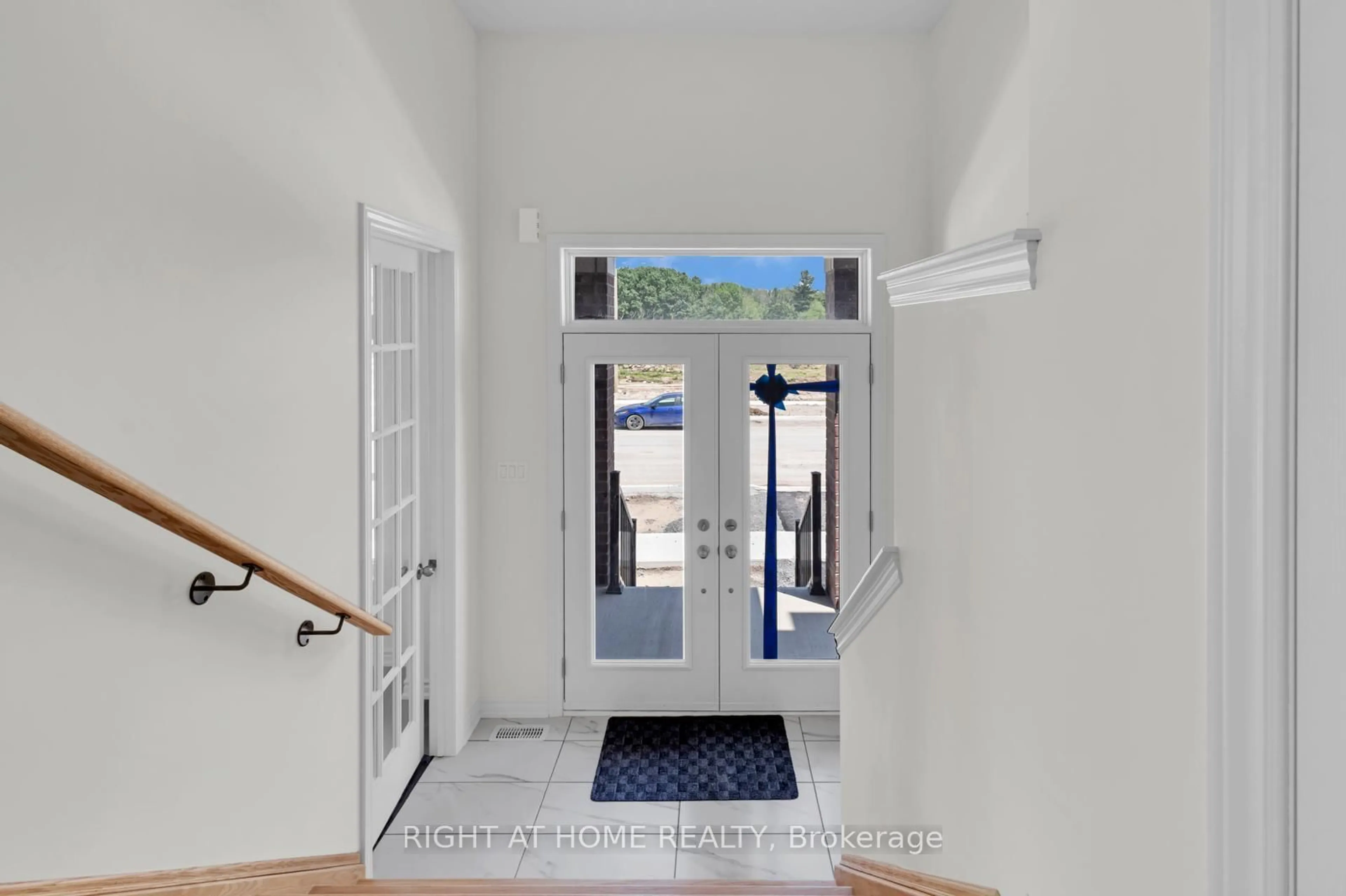 Indoor entryway for 1125 Trailsview Ave, Cobourg Ontario K9A 4J5