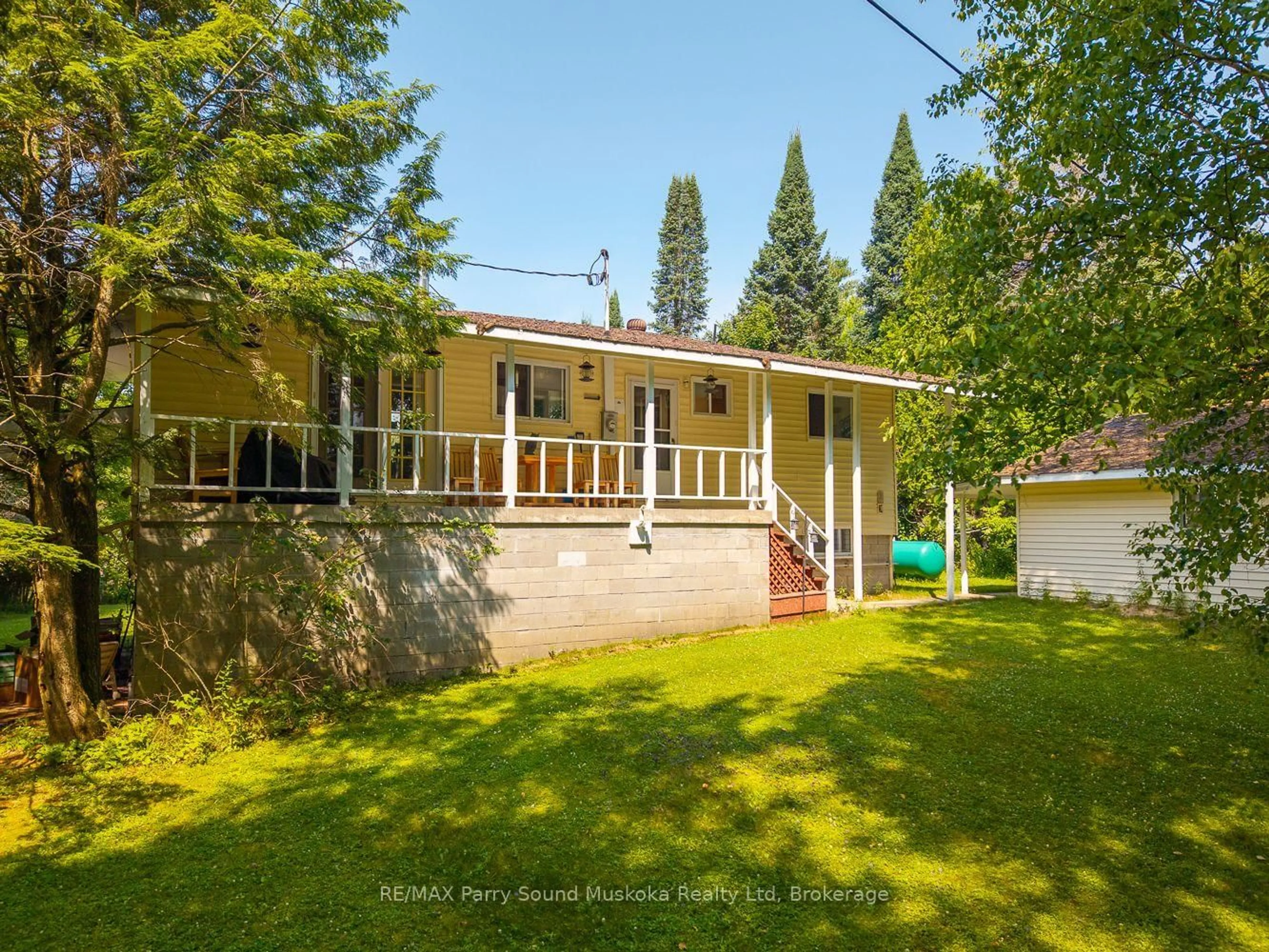 A pic from outside/outdoor area/front of a property/back of a property/a pic from drone, street for 86 Lakeside Cres, McKellar Ontario P2A 0B4