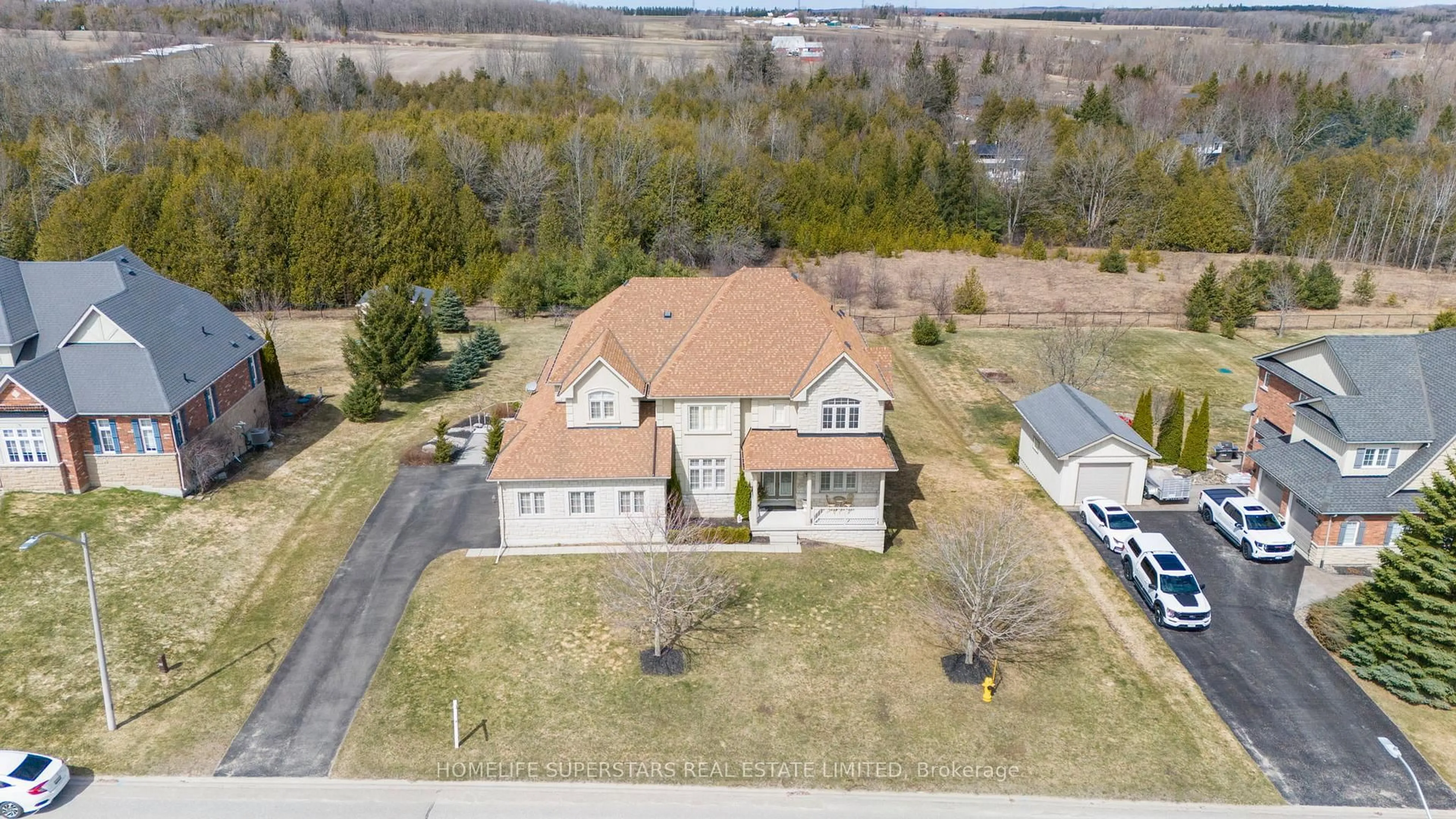 A pic from outside/outdoor area/front of a property/back of a property/a pic from drone, unknown for 44 Orchard Dr, Mono Ontario L9W 6L6